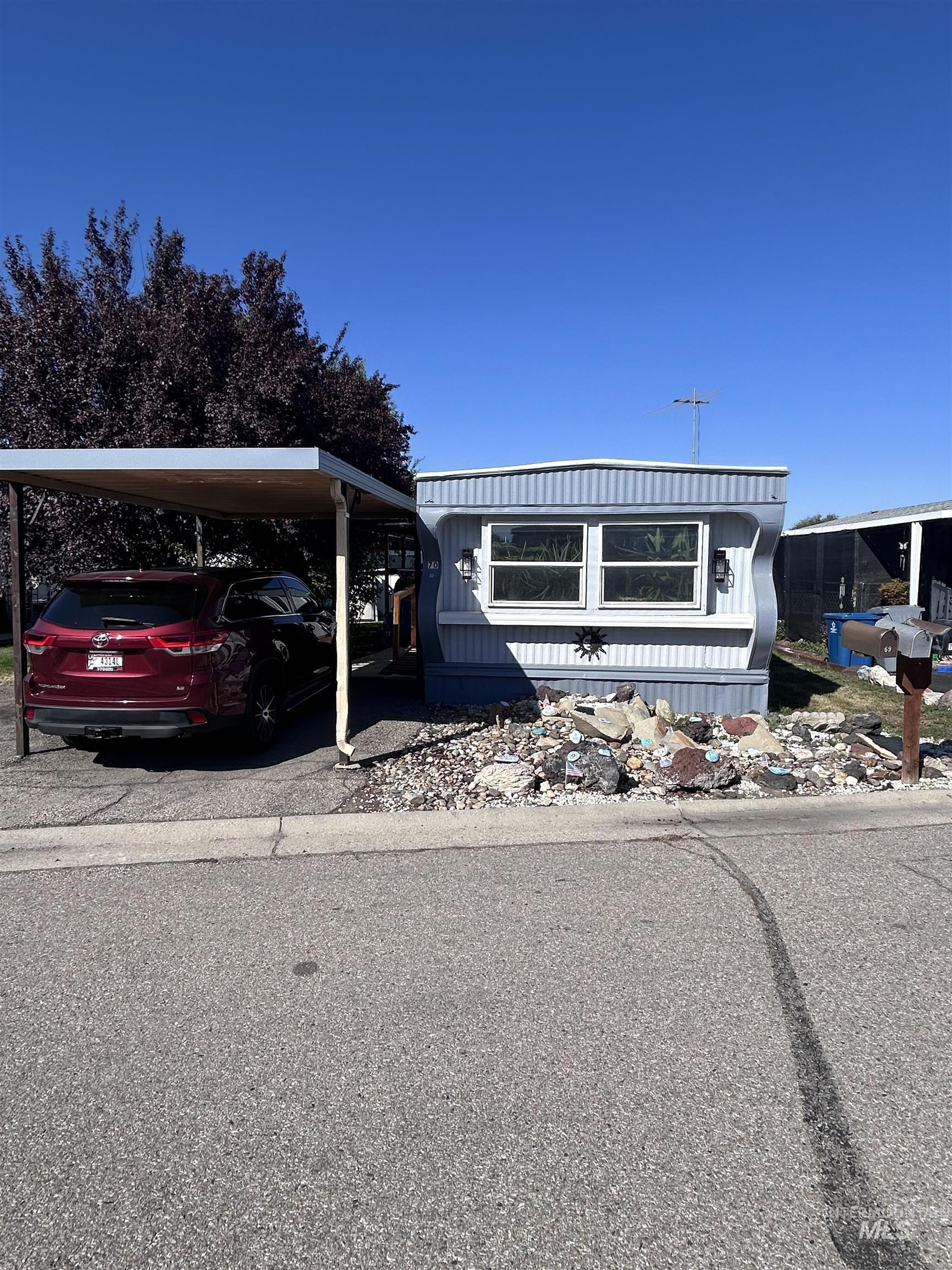 2205 E Linden St Property Photo 1
