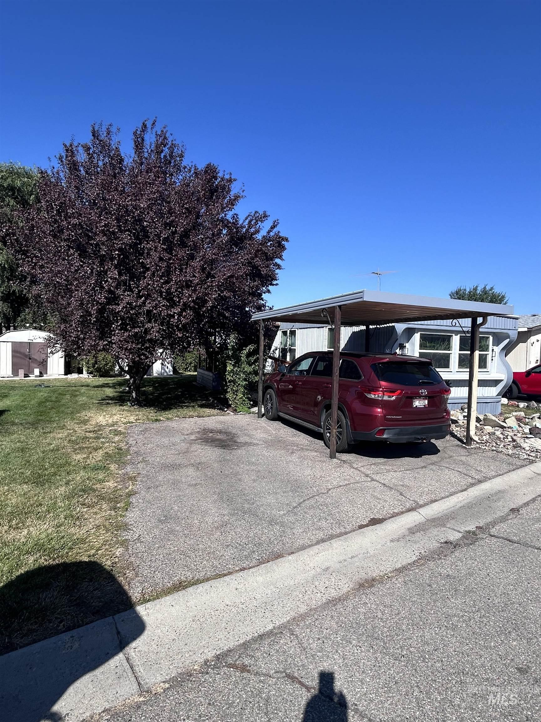 2205 E Linden St Property Photo 2