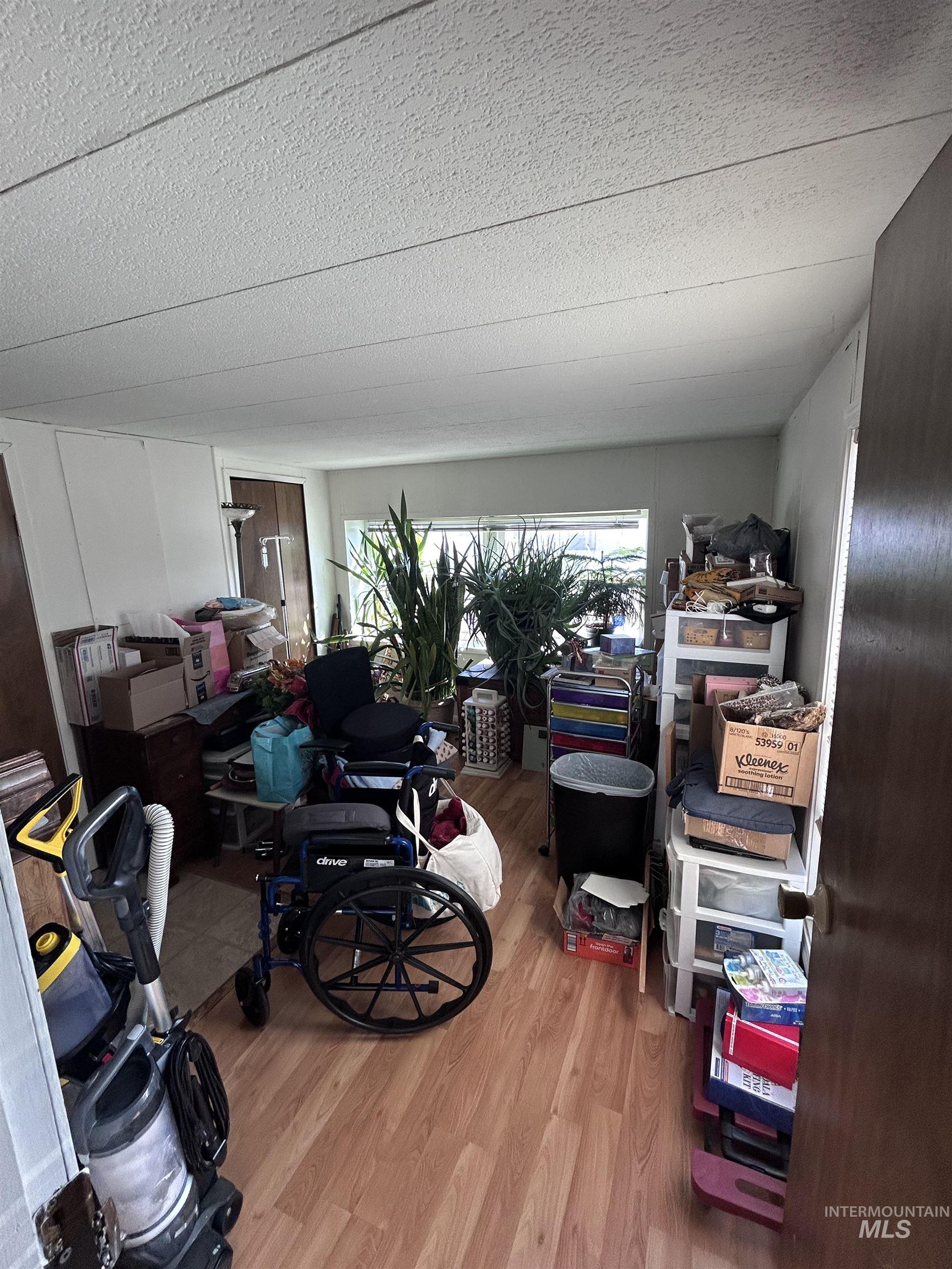 2205 E Linden St Property Photo 8