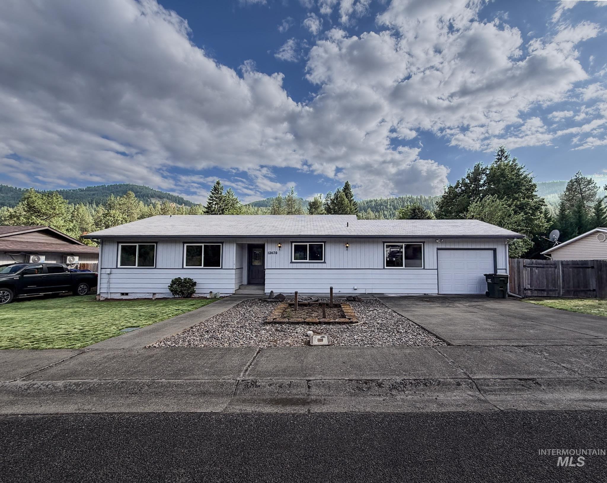 12470 Vista Avenue Property Photo 1