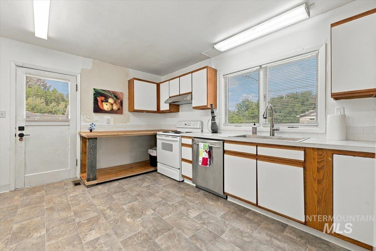 8111 W King St Property Photo 9