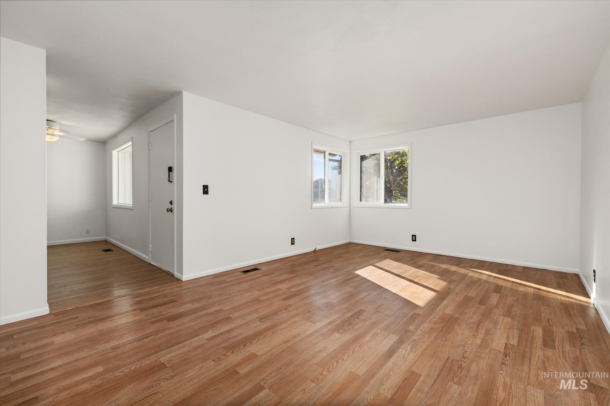 606 W Lawndale Dr Property Photo 5
