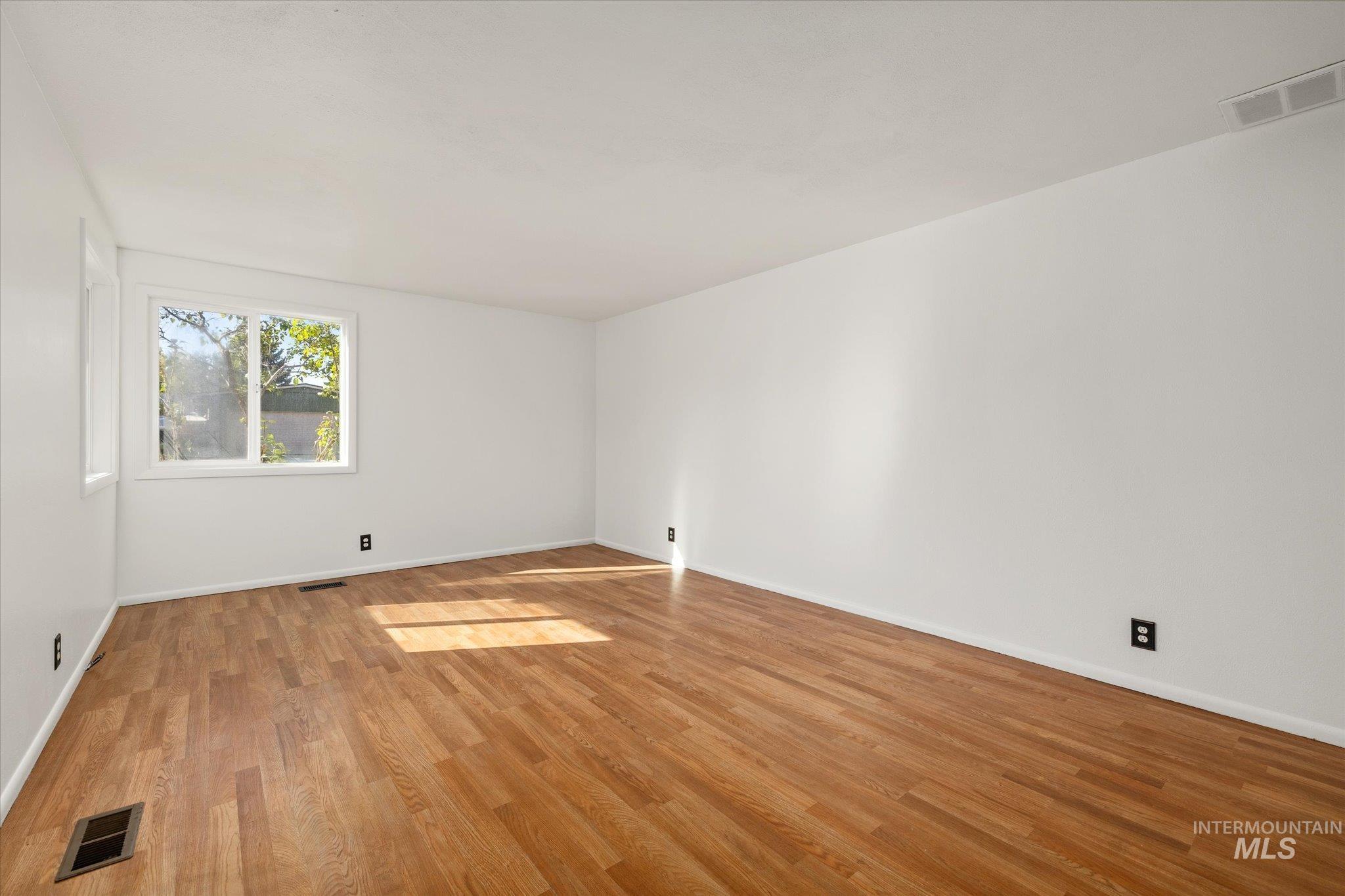 606 W Lawndale Dr Property Photo 6