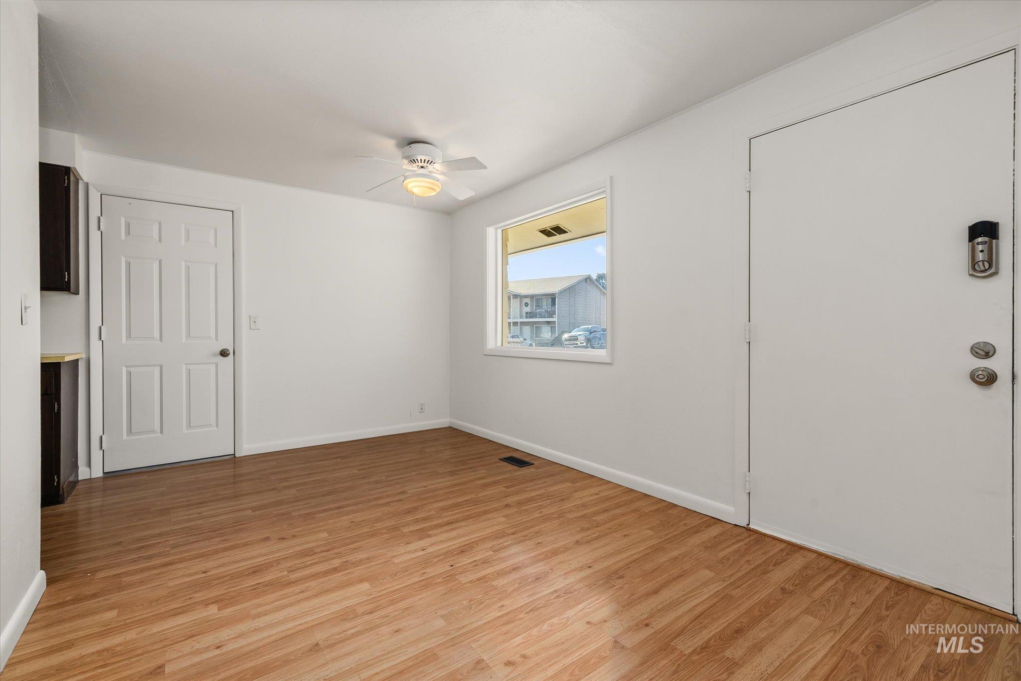 606 W Lawndale Dr Property Photo 11