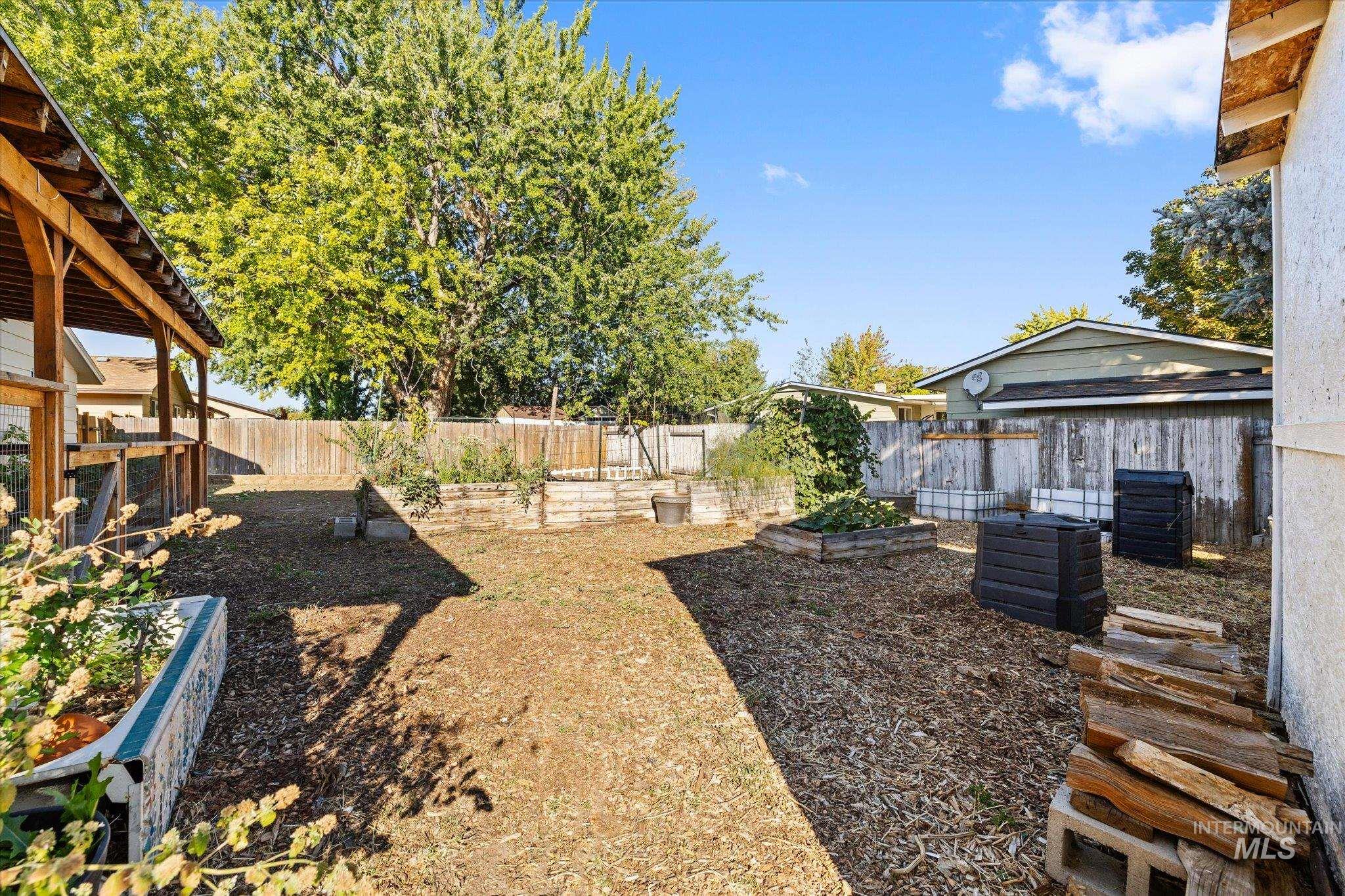 606 W Lawndale Dr Property Photo 32