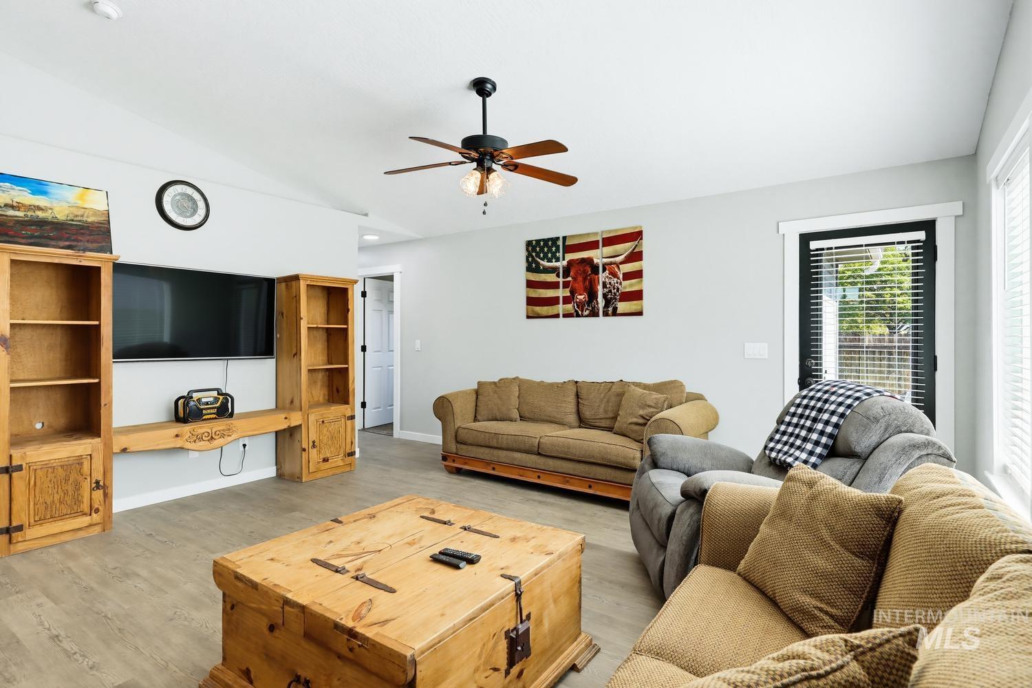 5221 Lockwood Property Photo 5