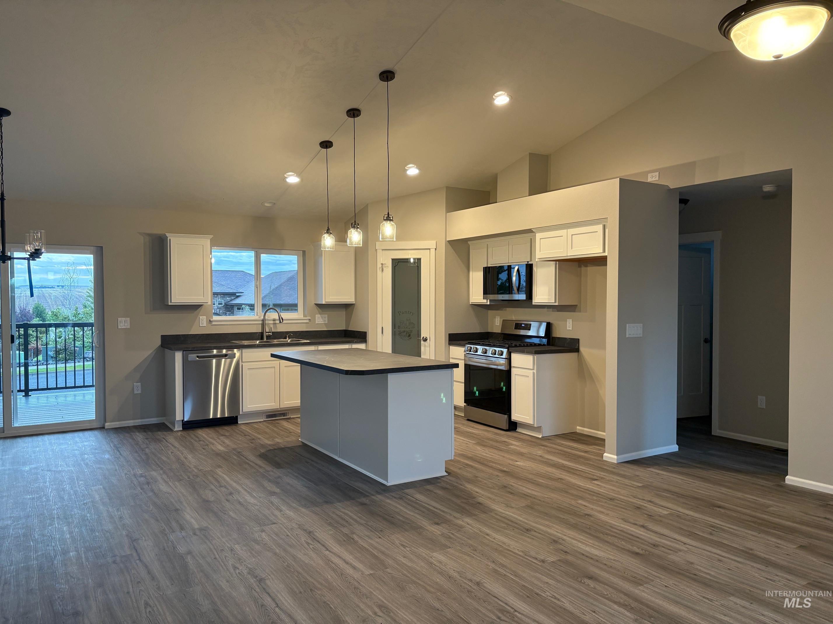 1756 Painted Rock Court Property Photo 2