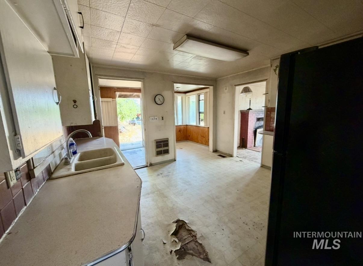 2454 Riverside Drive Property Photo 6