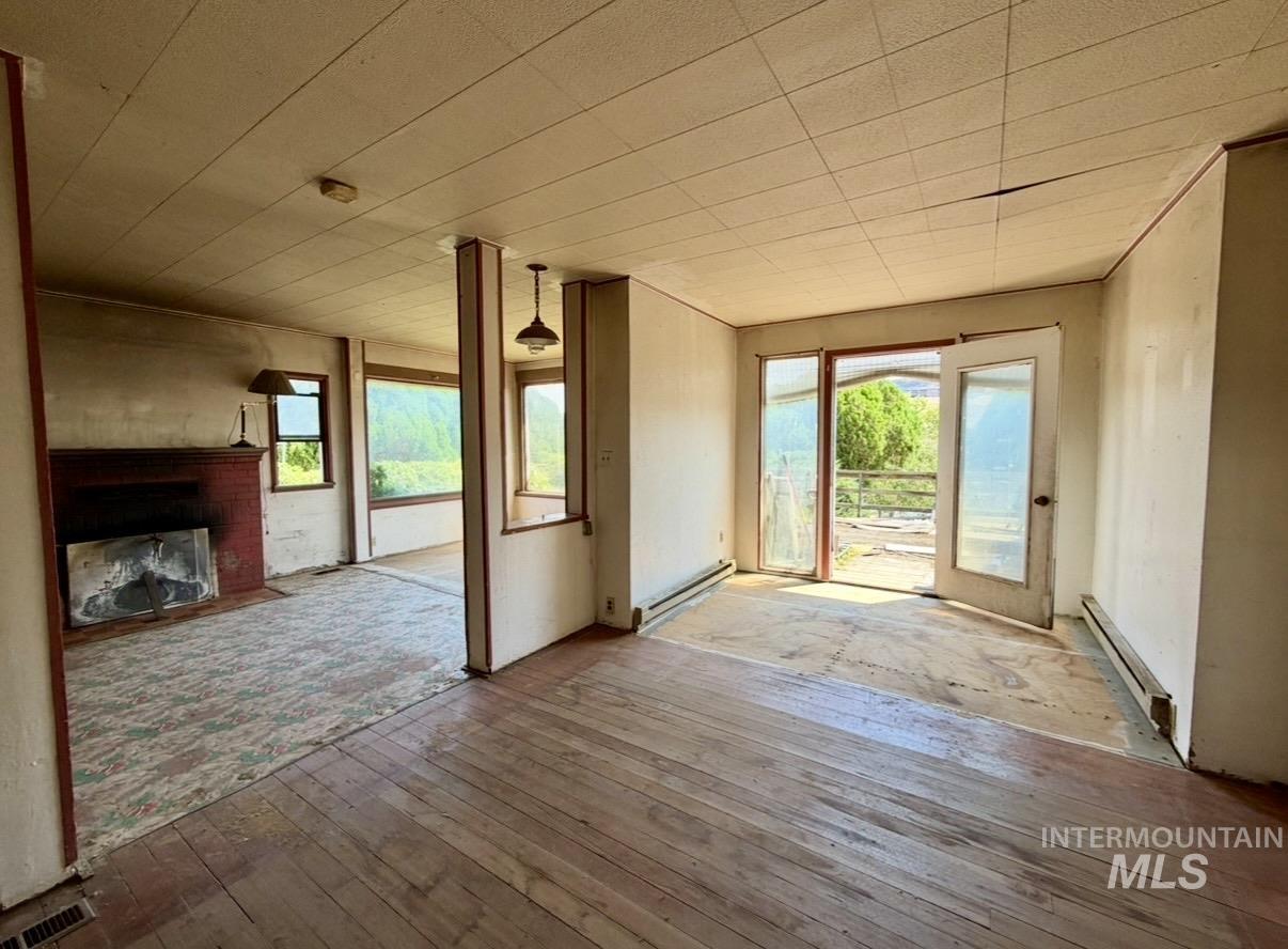 2454 Riverside Drive Property Photo 7