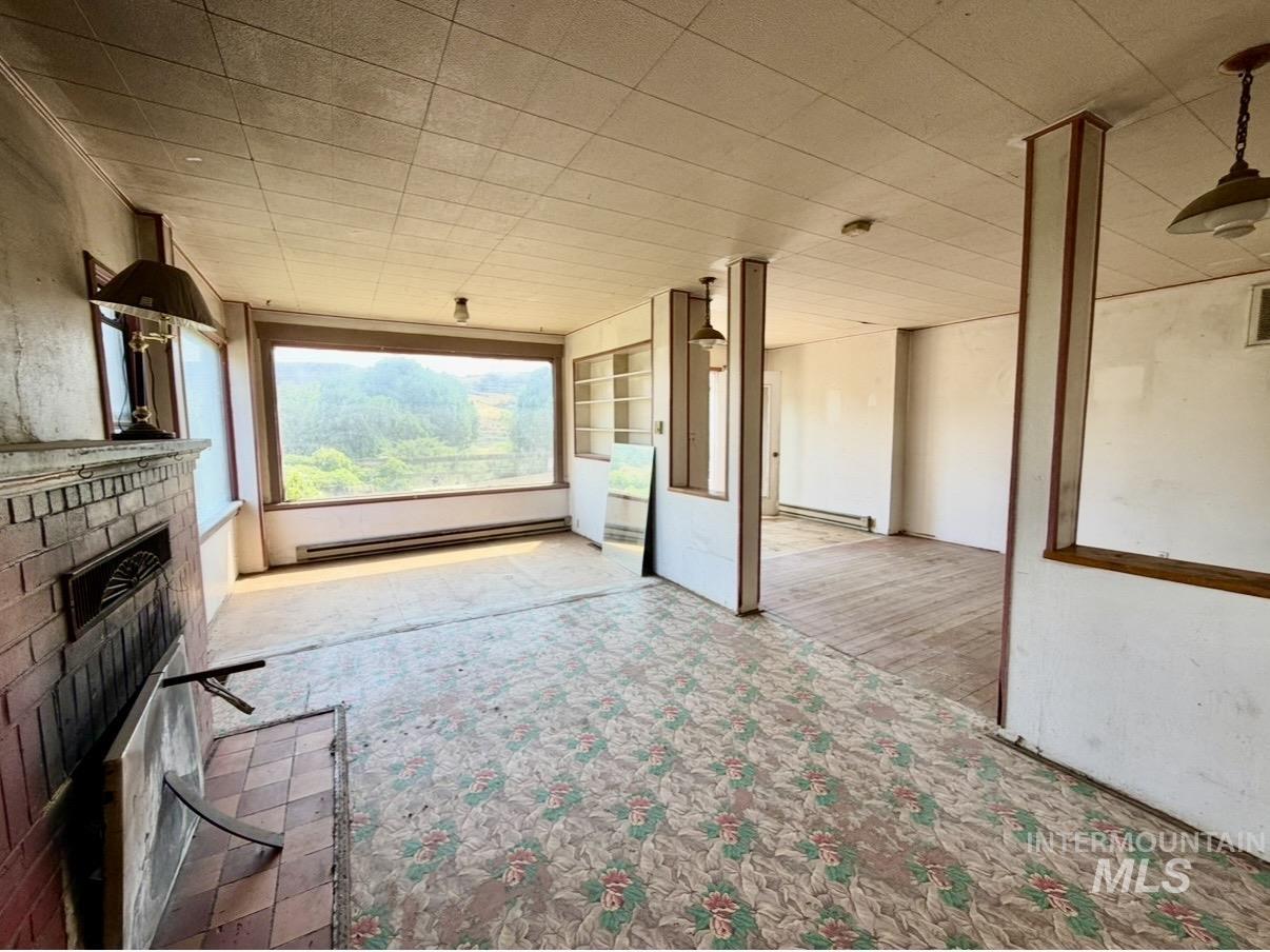 2454 Riverside Drive Property Photo 8