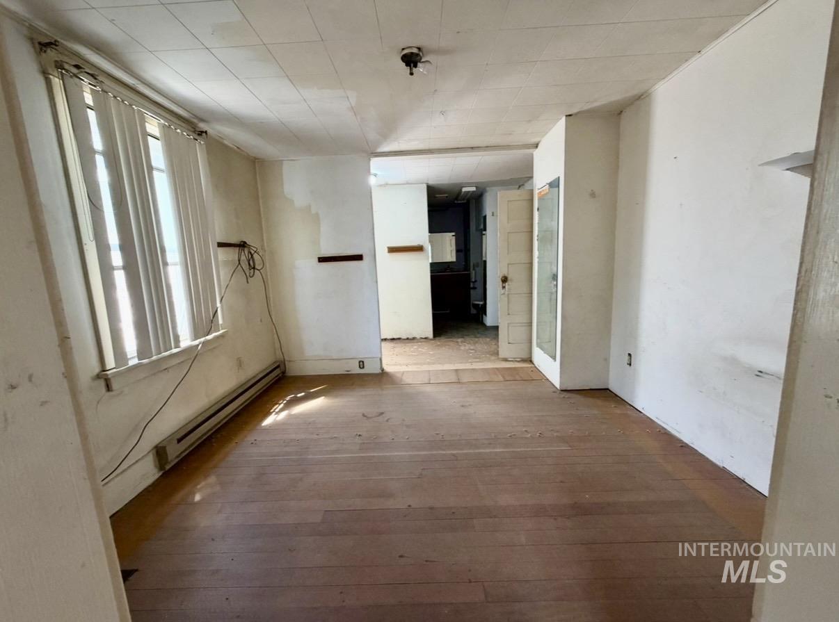 2454 Riverside Drive Property Photo 9