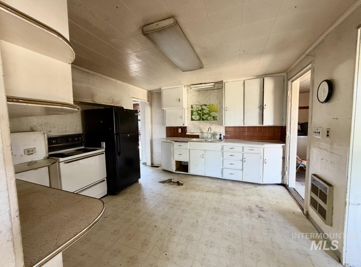 2454 Riverside Drive Property Photo 10
