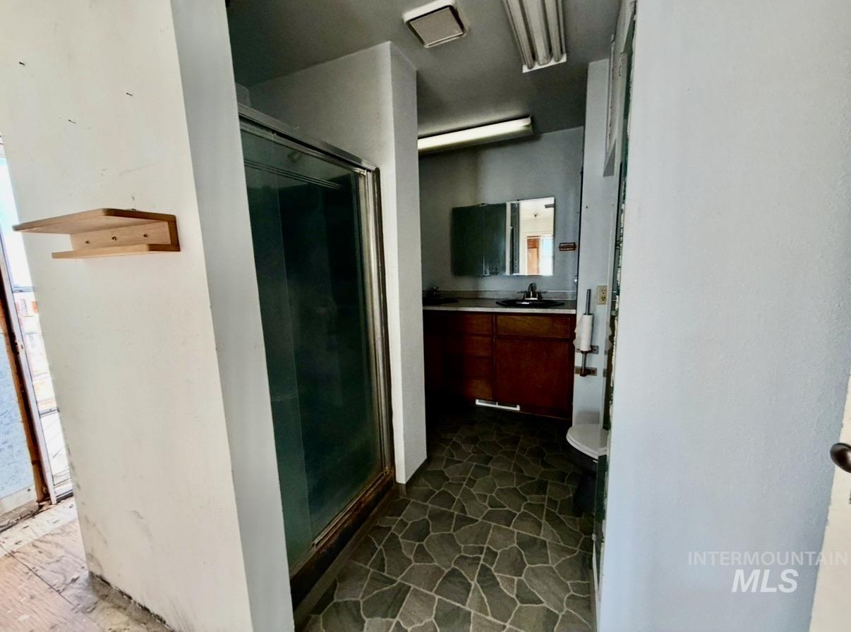 2454 Riverside Drive Property Photo 12