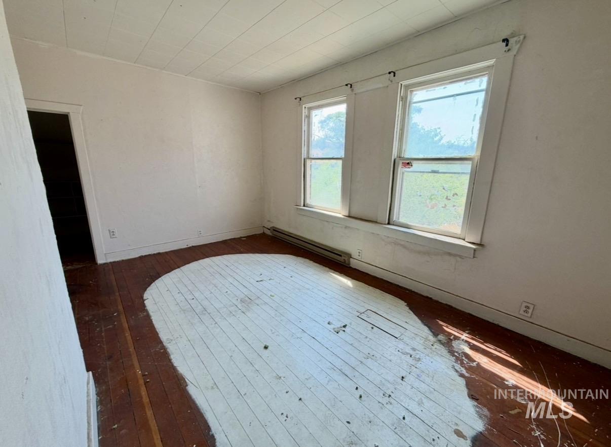 2454 Riverside Drive Property Photo 15