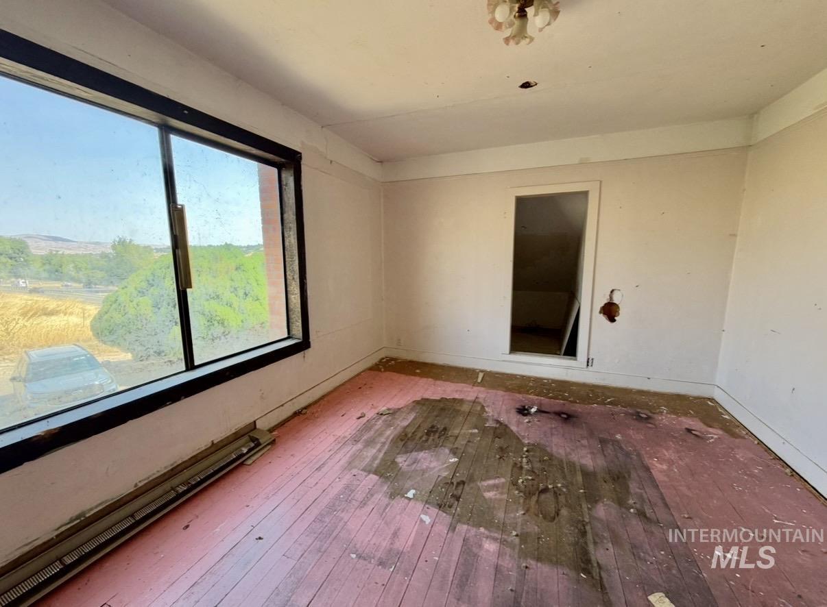 2454 Riverside Drive Property Photo 18