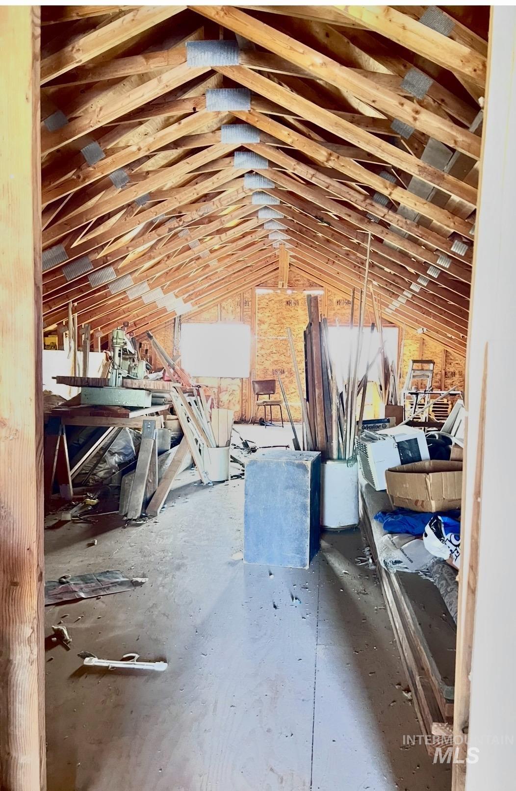 2454 Riverside Drive Property Photo 21