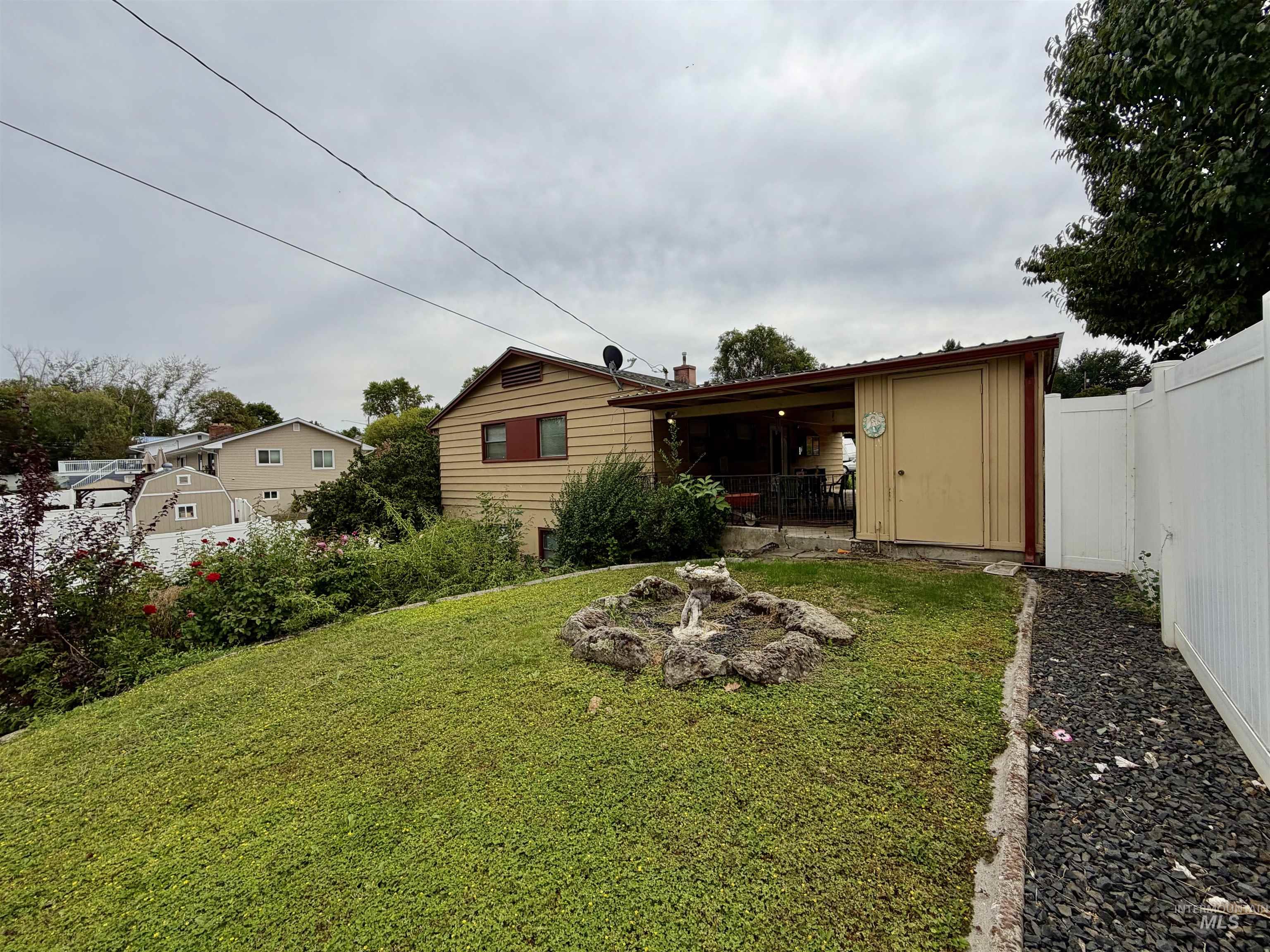 2419 9th Ave Property Photo 3