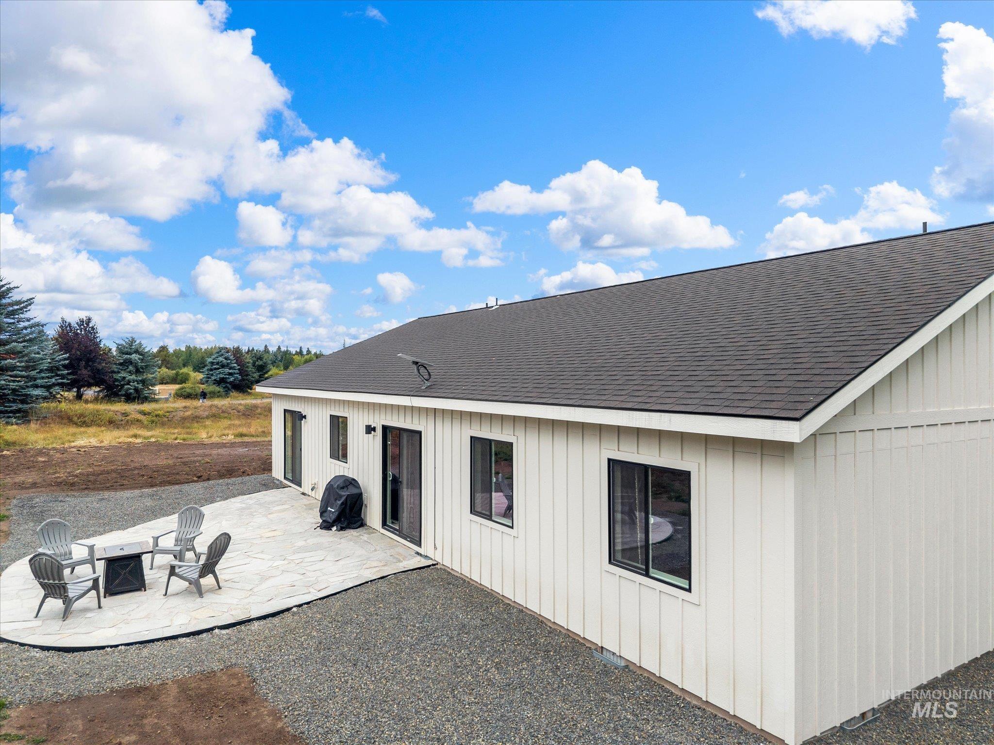 1100 Mo's Property Photo 16