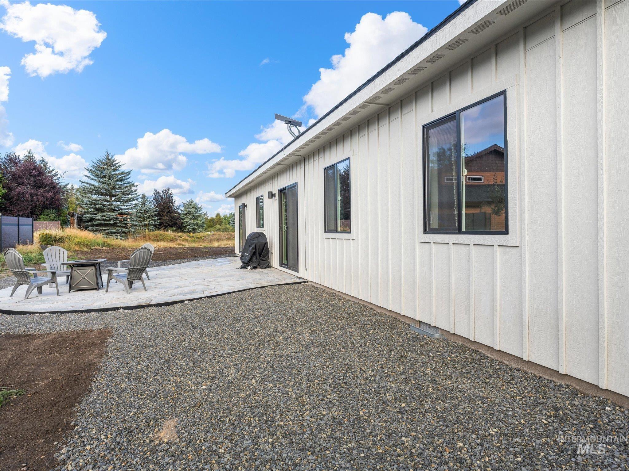 1100 Mo's Property Photo 33