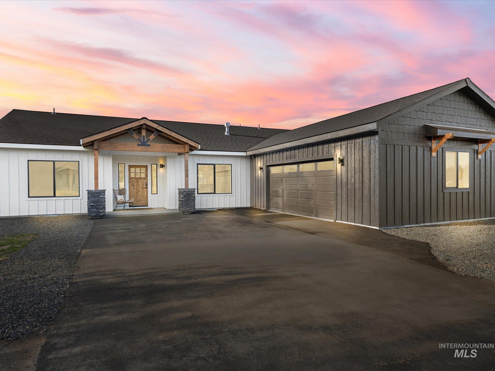 1100 Mo's Property Photo 34