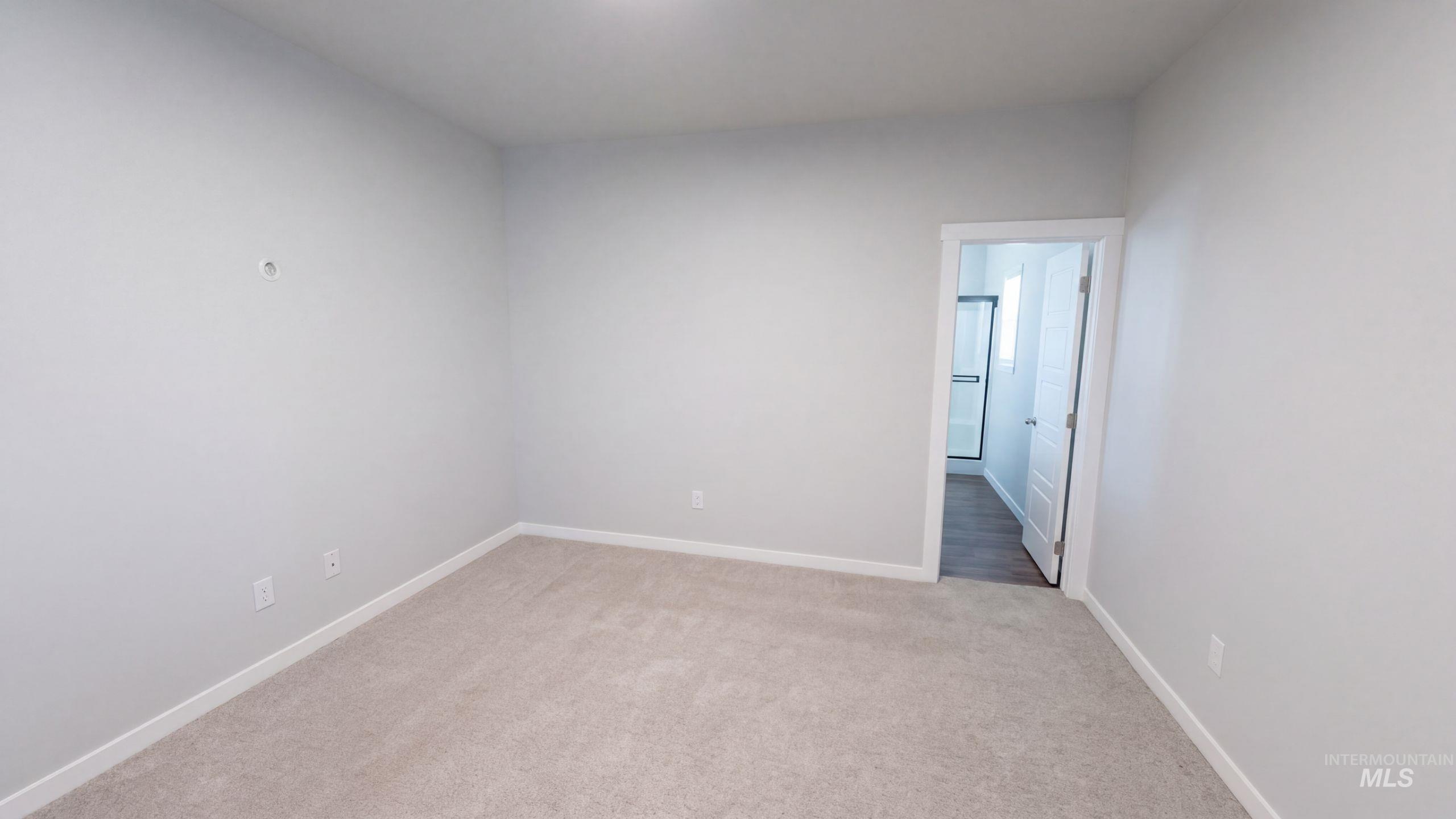 4998 W Thornapple Dr Property Photo 4