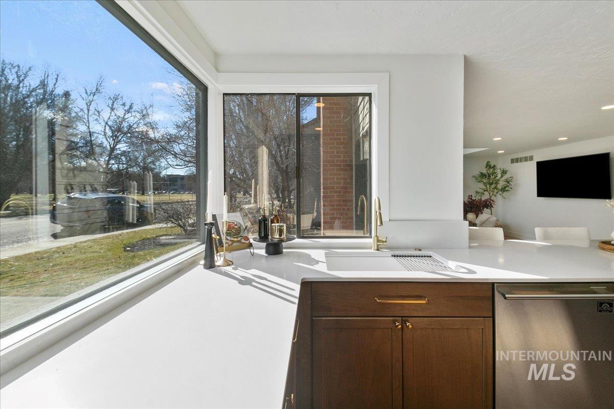 459 S Walnut St Property Photo 12