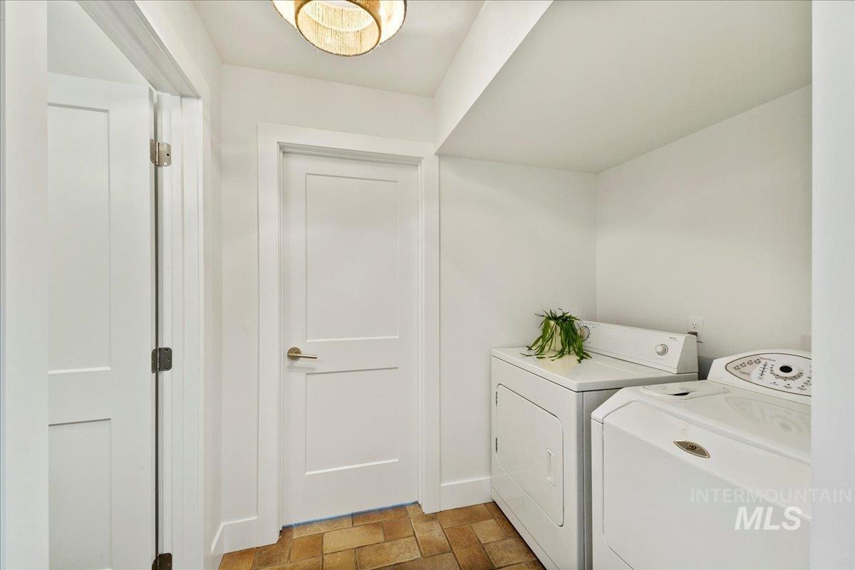 459 S Walnut St Property Photo 28