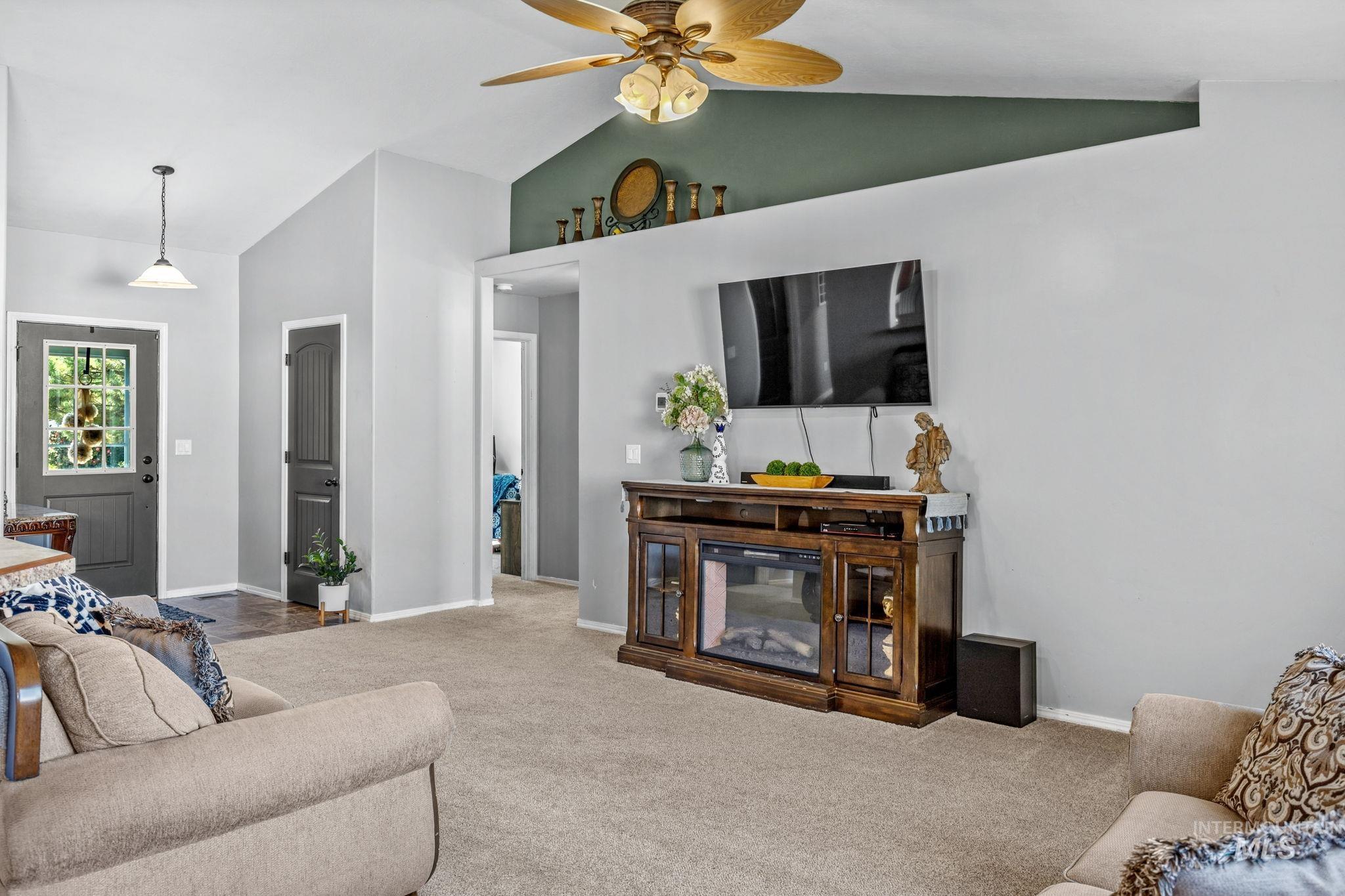 2688 Bayberry Dr. Property Photo 6