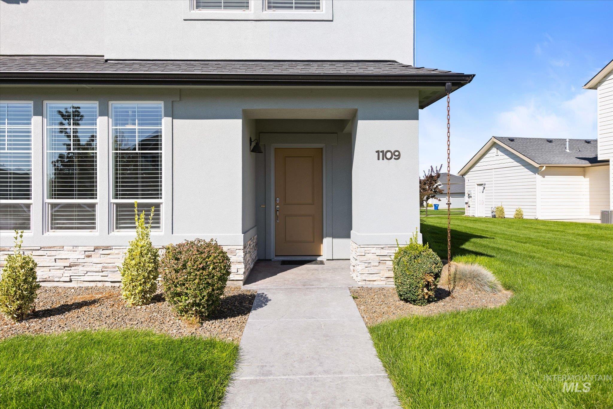 1109 N World Cup Ln Property Photo 3