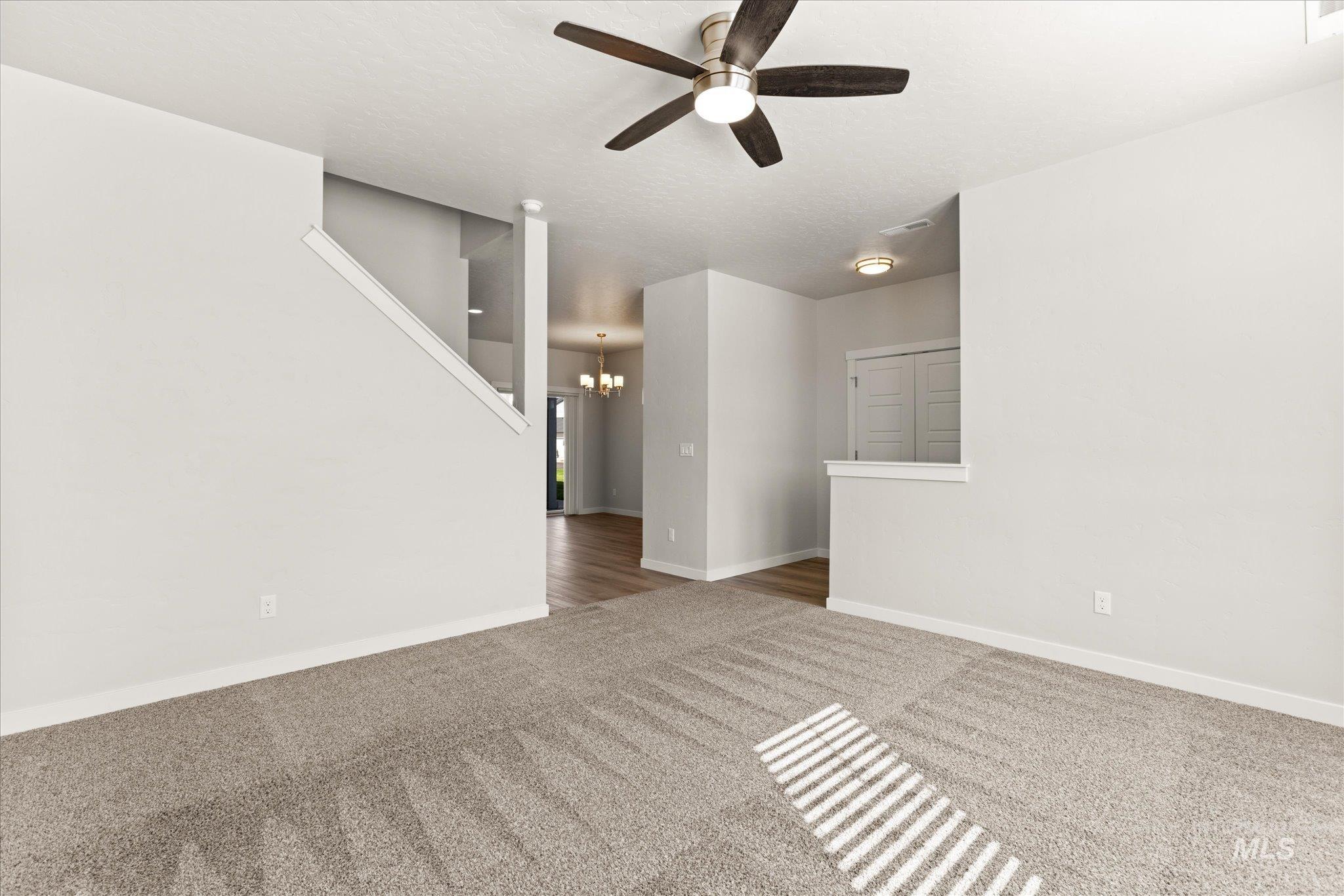 1109 N World Cup Ln Property Photo 5