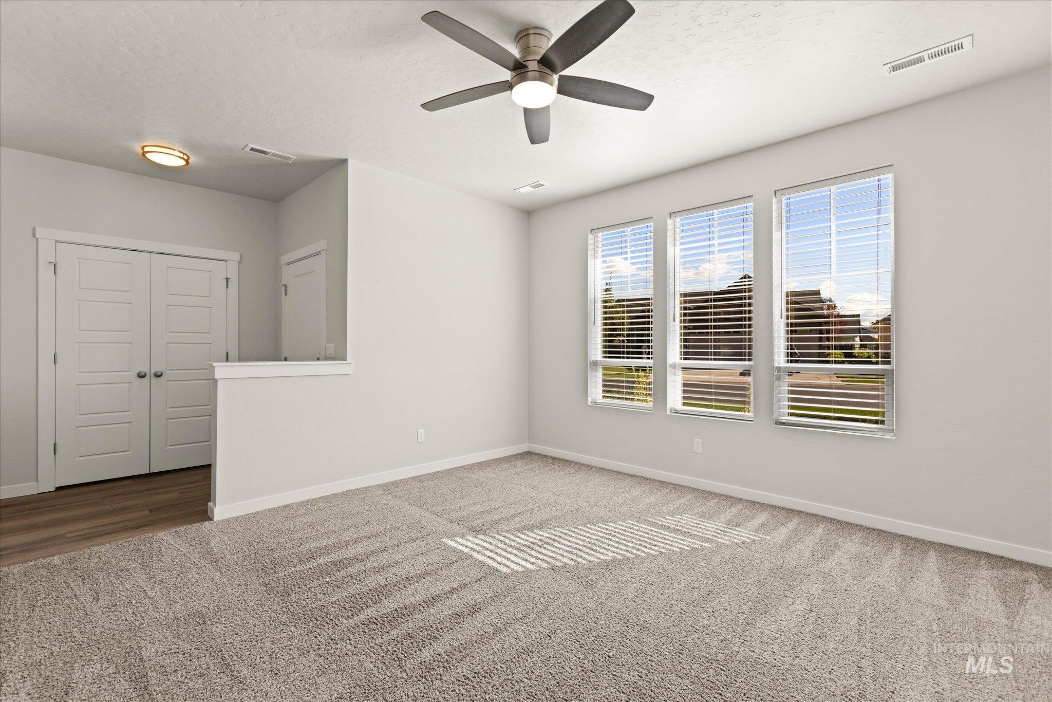 1109 N World Cup Ln Property Photo 6