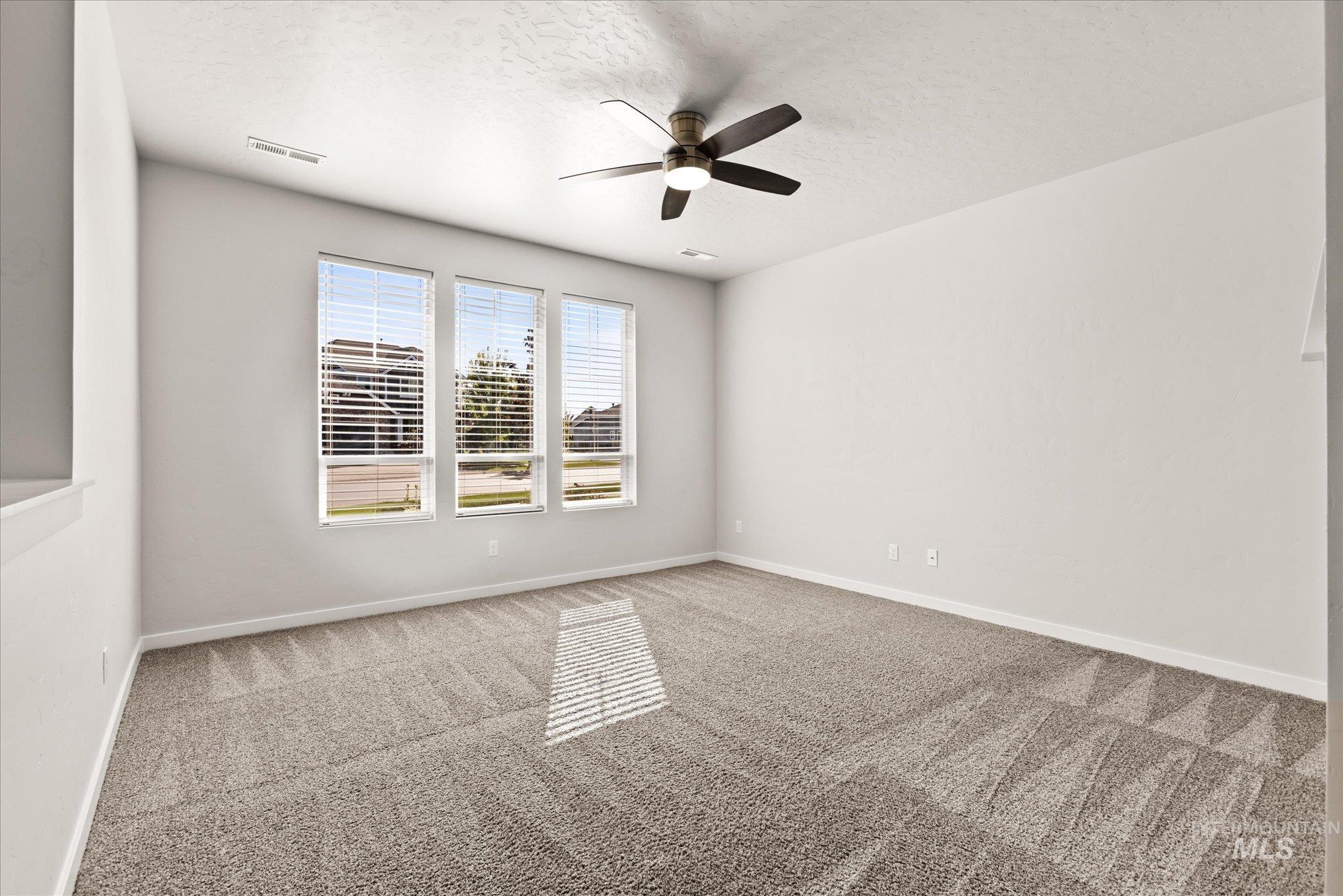 1109 N World Cup Ln Property Photo 7