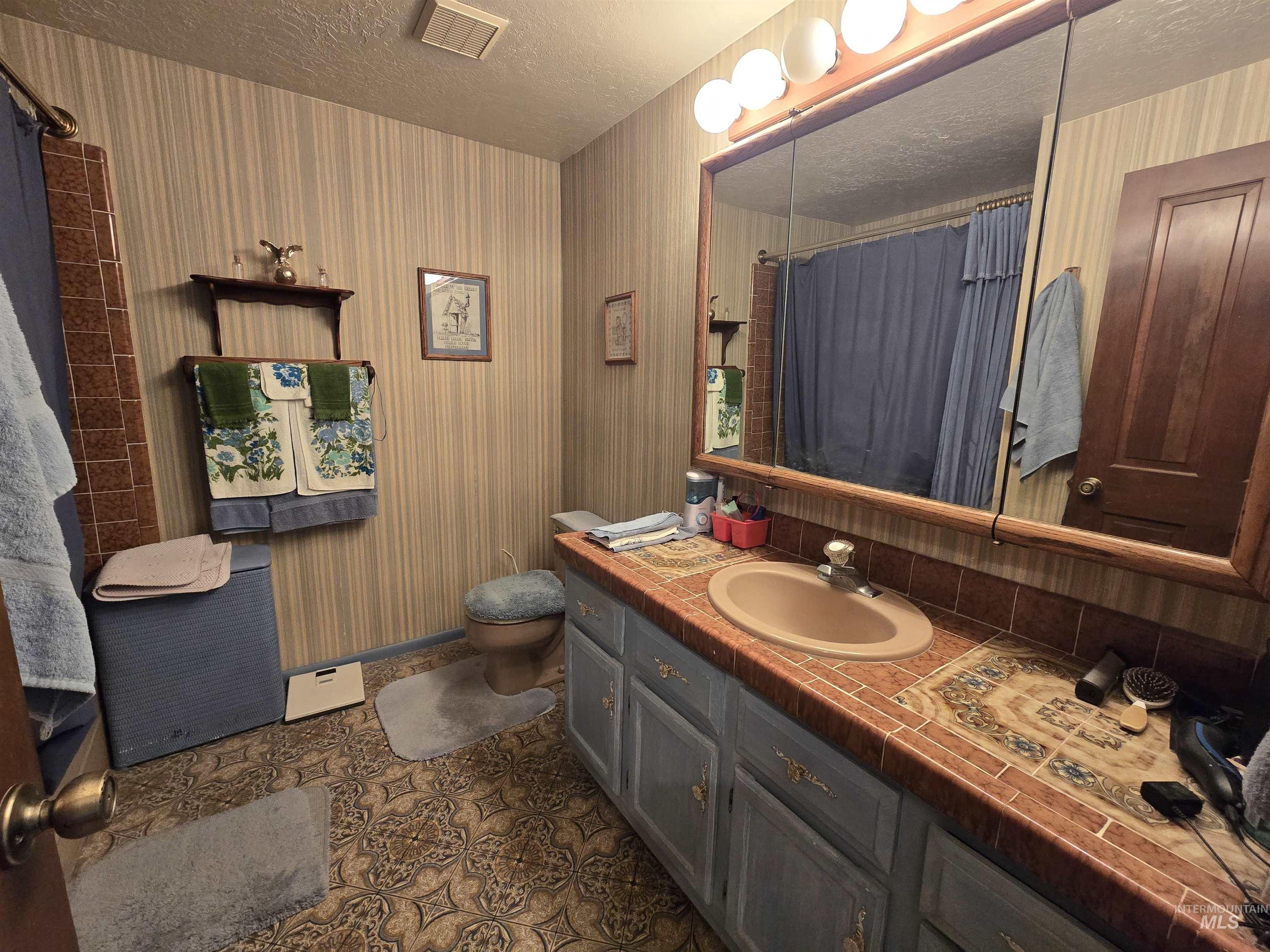 280 Meadows Lane Property Photo 27