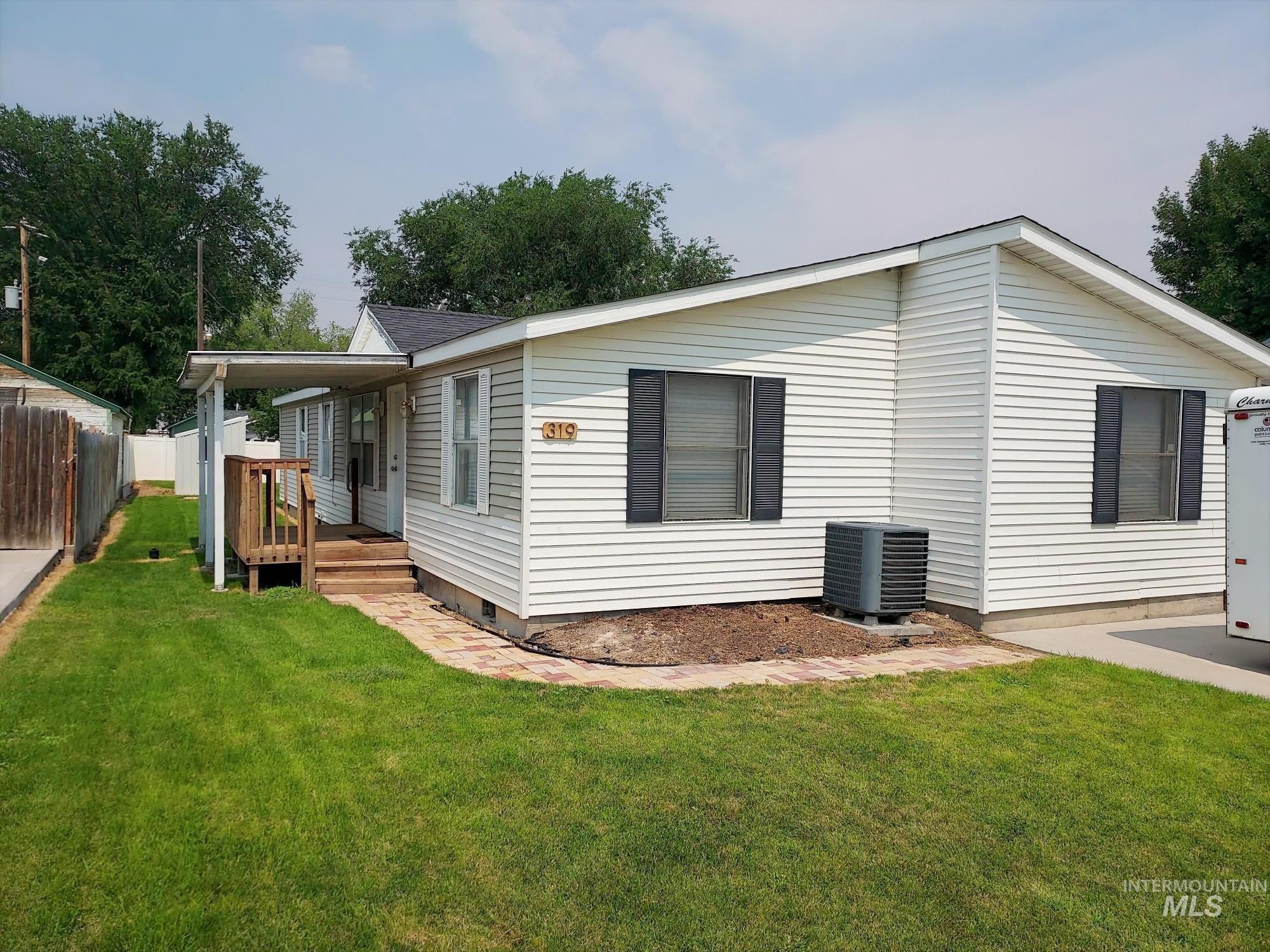 319 2nd Street Property Photo 1