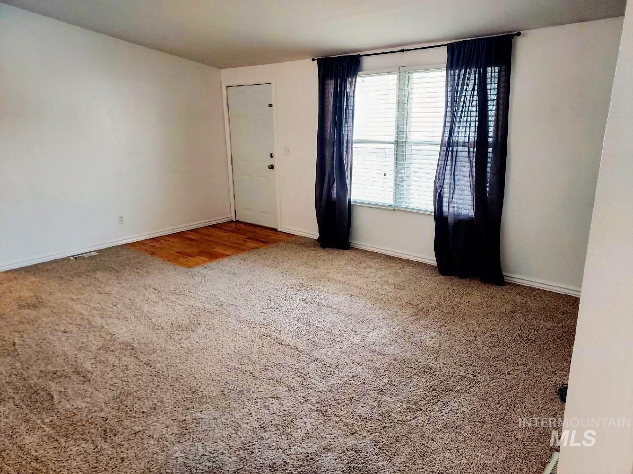 319 2nd Street Property Photo 2