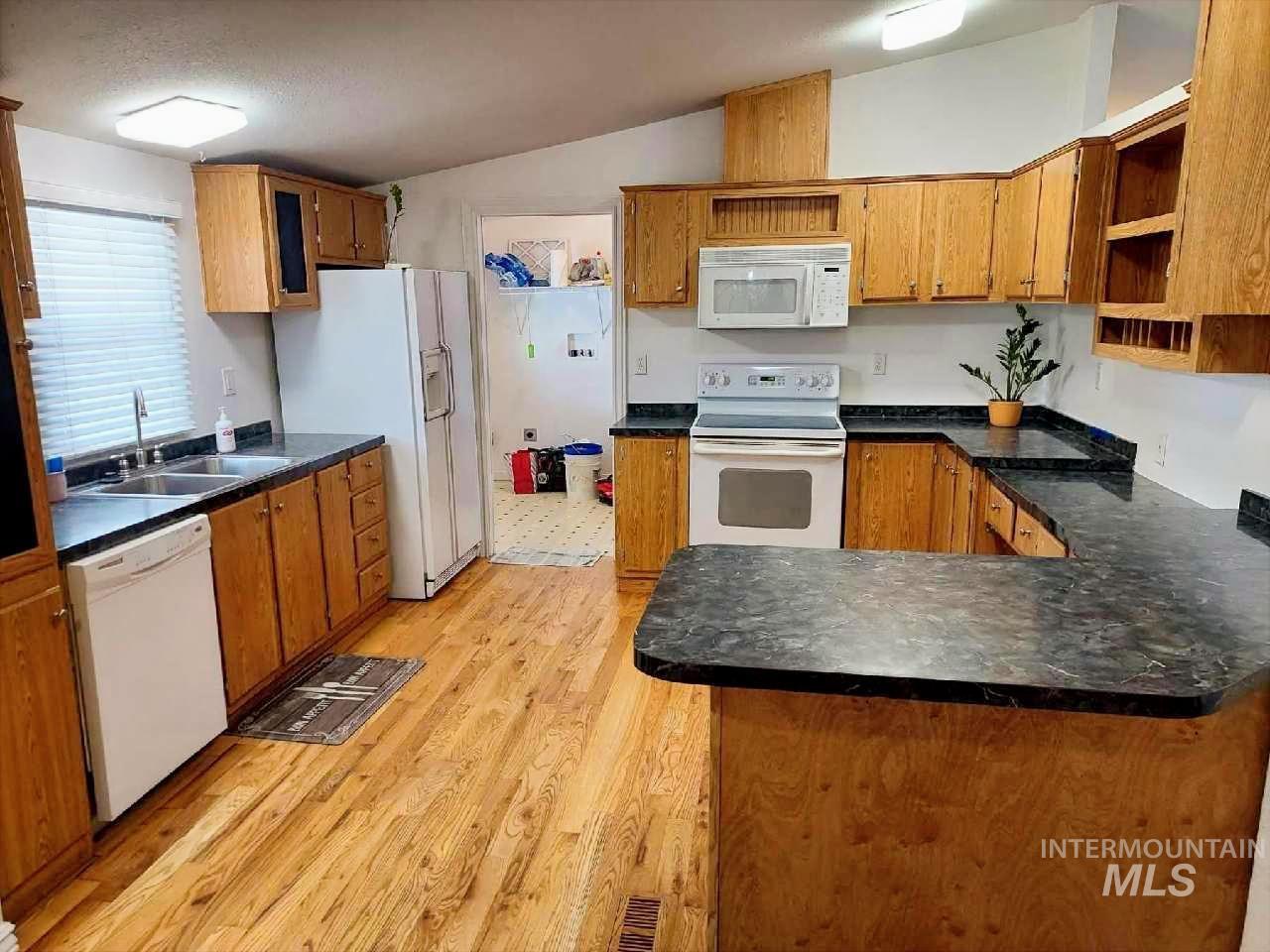 319 2nd Street Property Photo 4