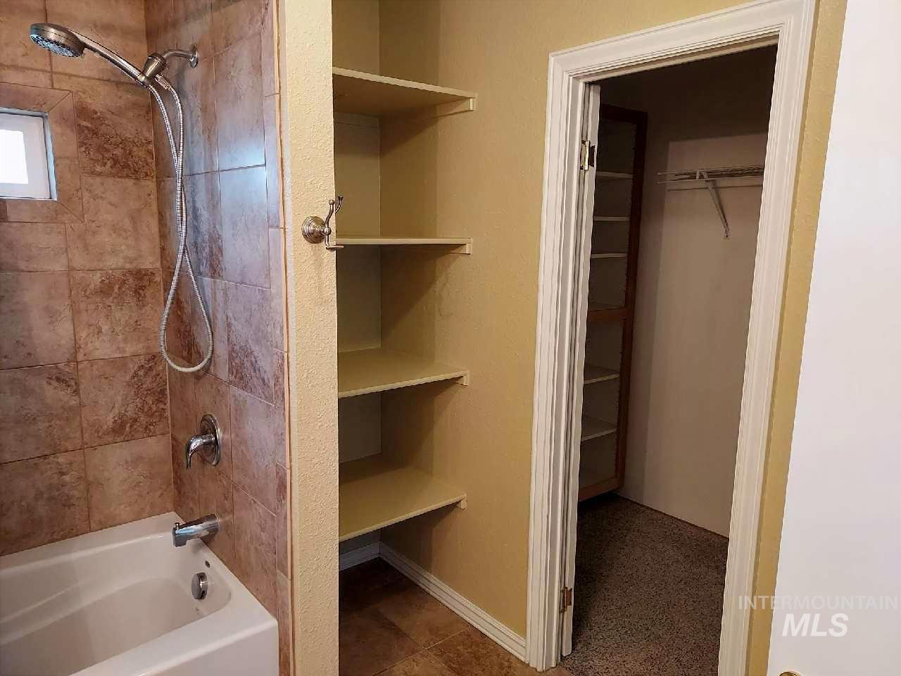 319 2nd Street Property Photo 8
