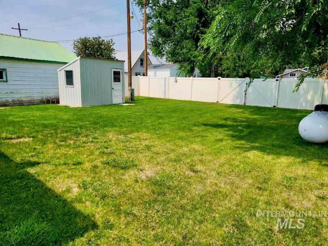 319 2nd Street Property Photo 9