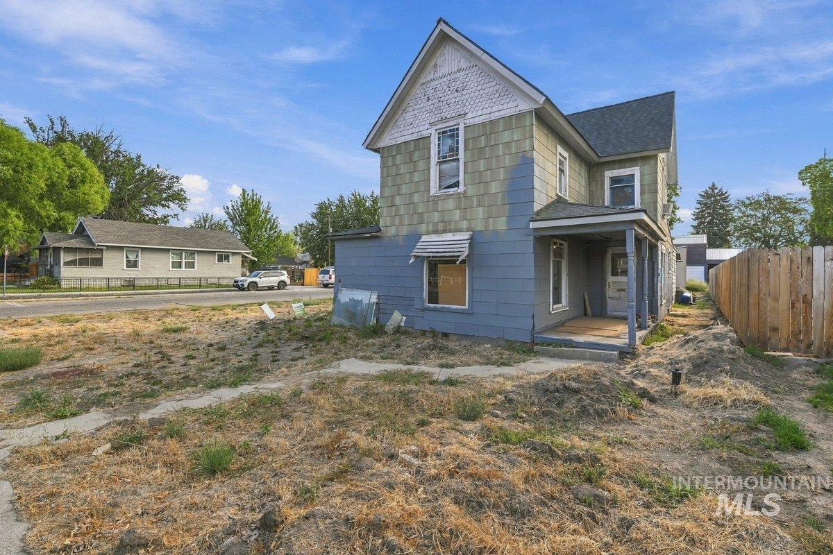 442 N 6th St Property Photo 1
