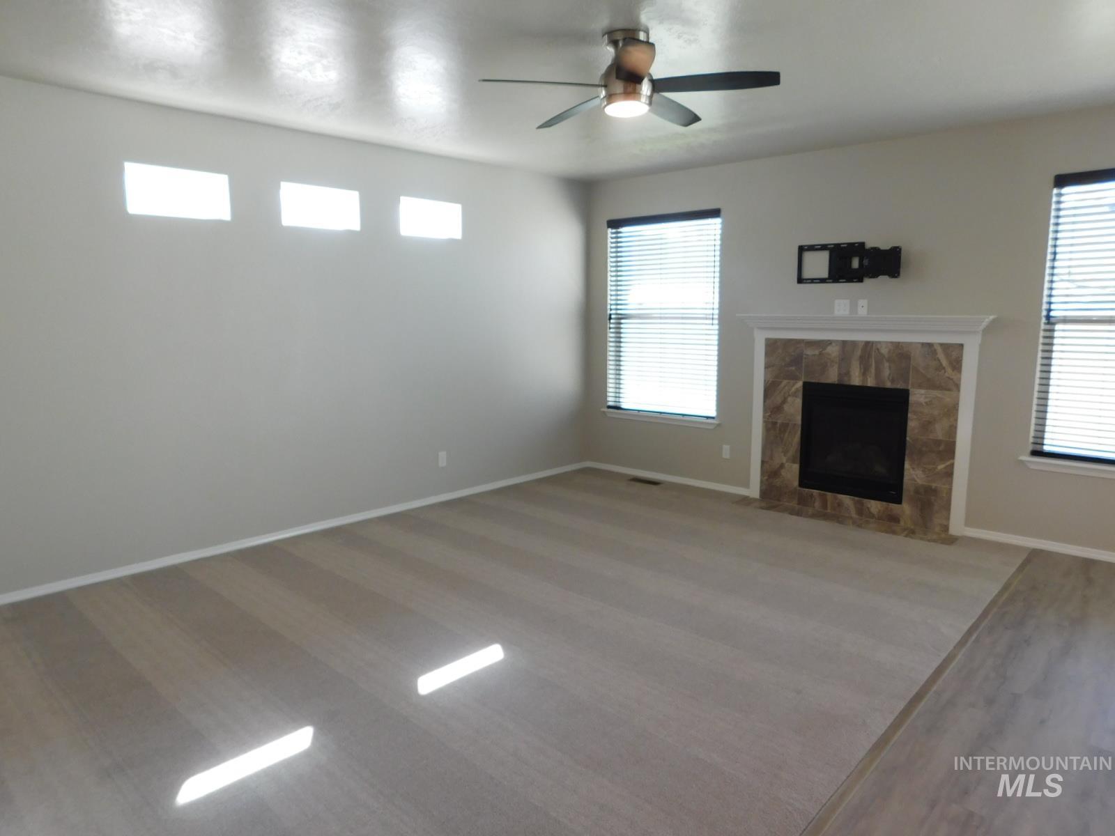 1089 E Grand Haven St Property Photo 7