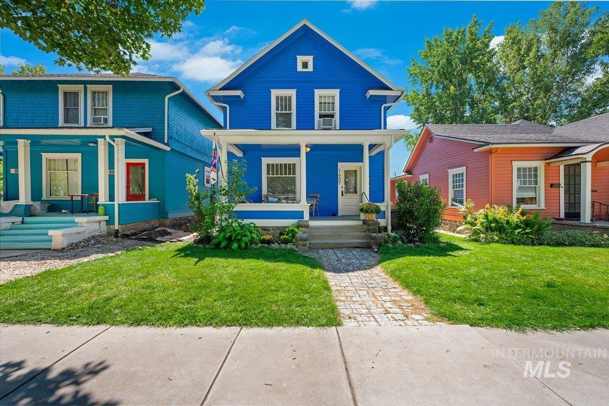 1607 W Resseguie