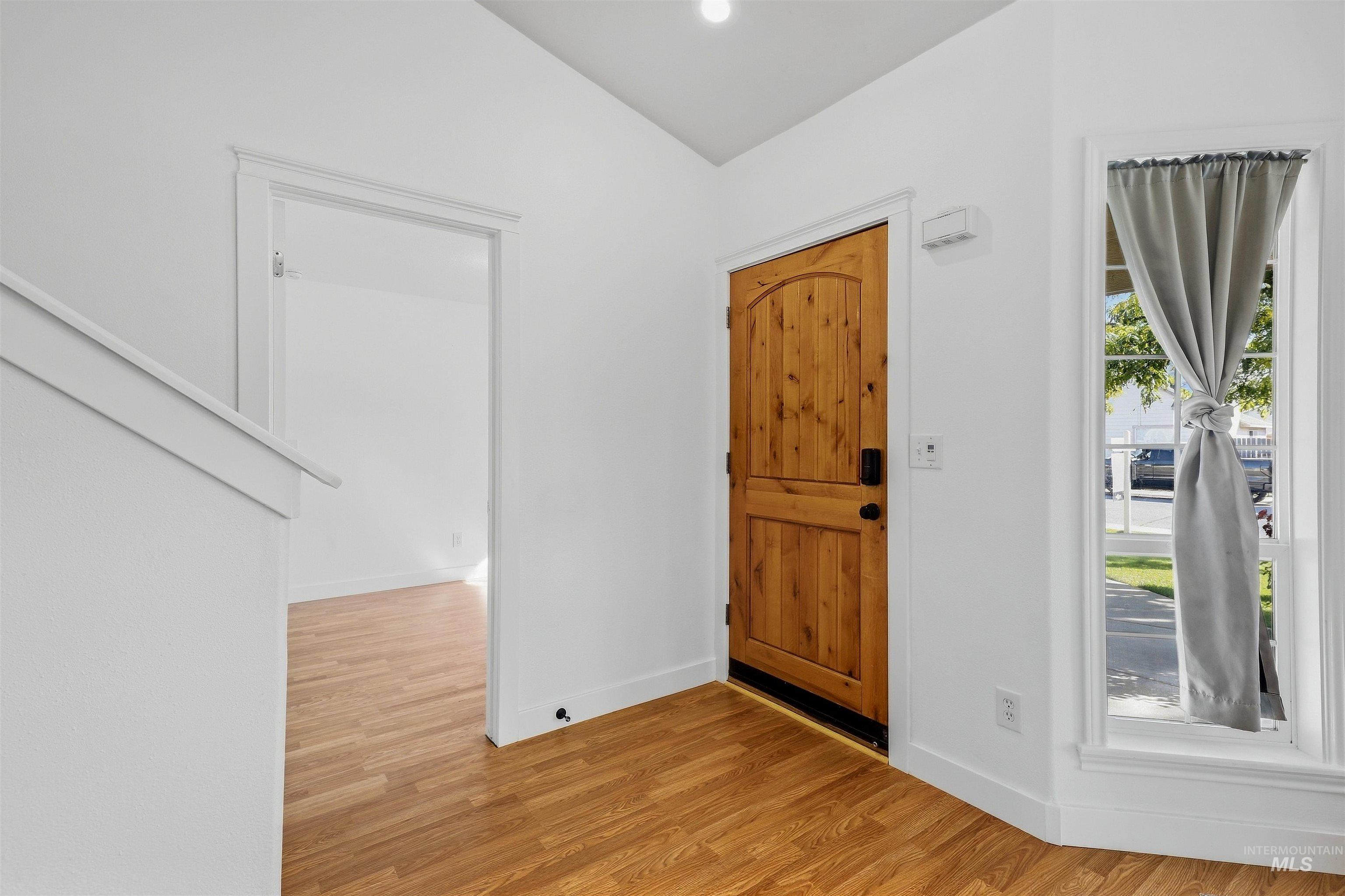 1087 S New Summer Ave Property Photo 3
