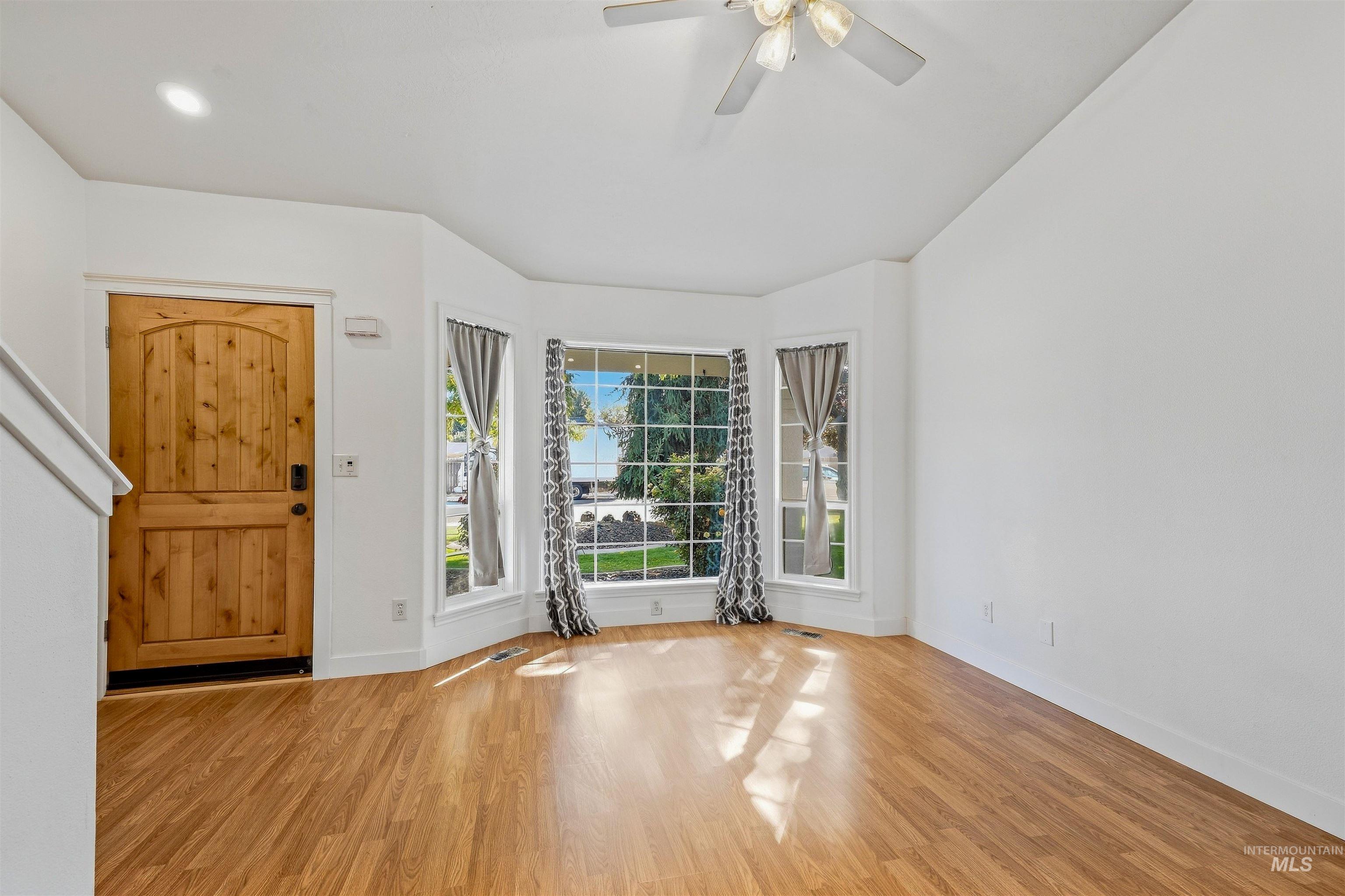 1087 S New Summer Ave Property Photo 4
