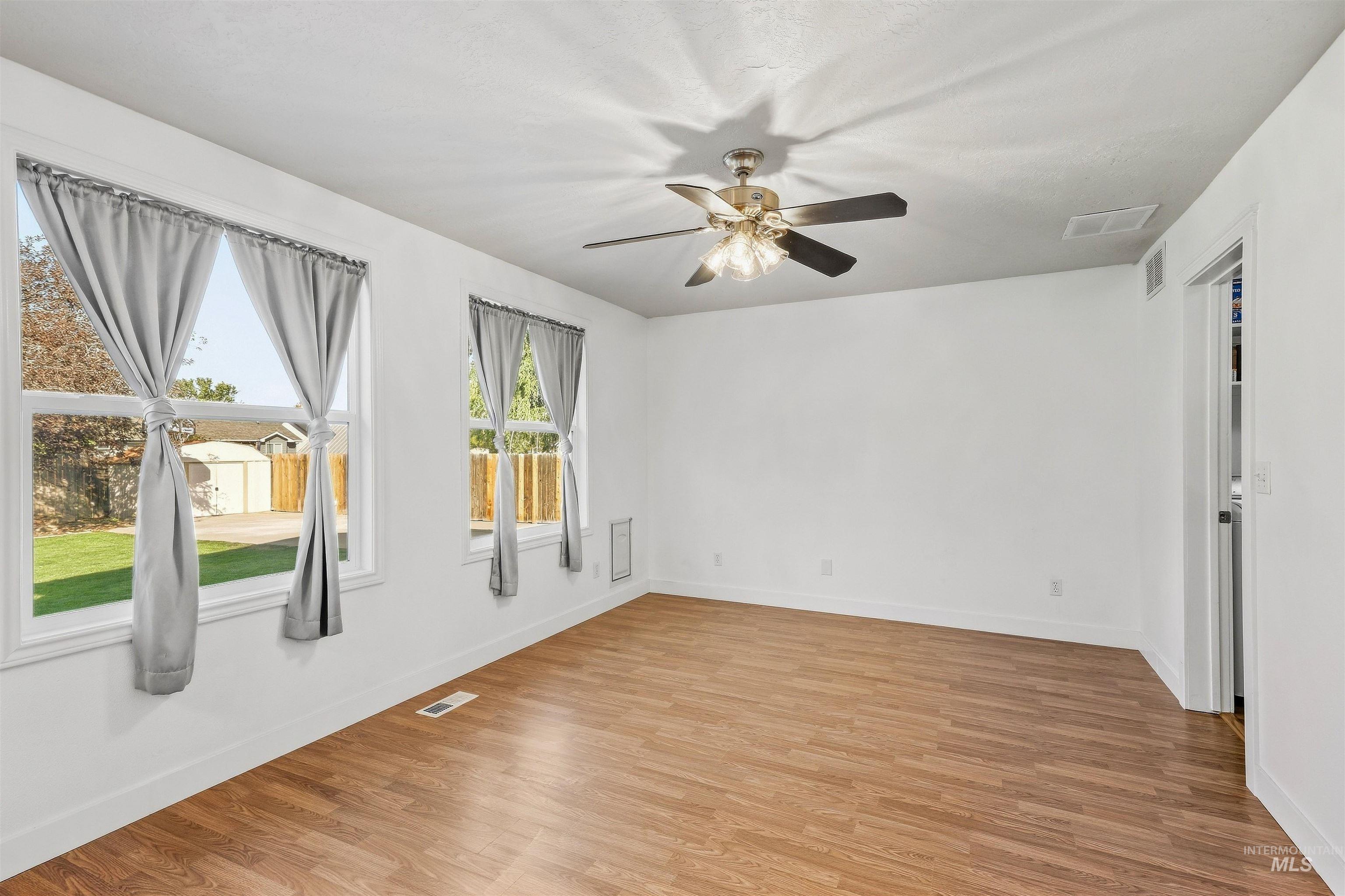 1087 S New Summer Ave Property Photo 11