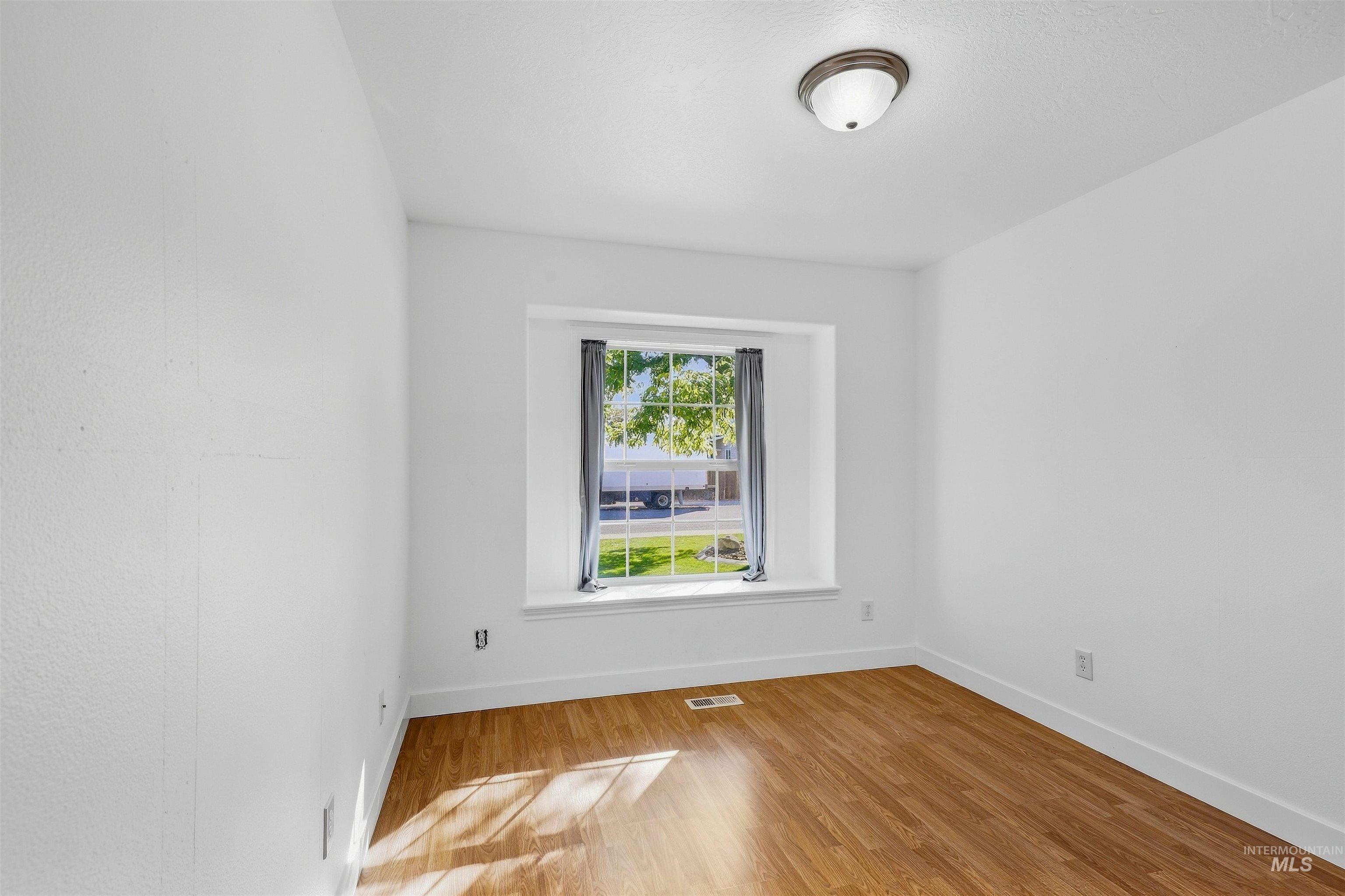 1087 S New Summer Ave Property Photo 16