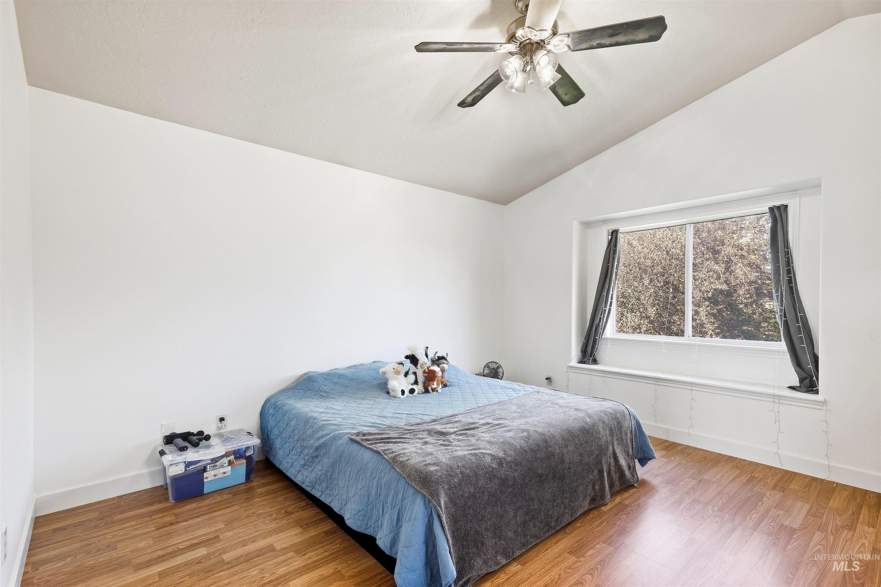 1087 S New Summer Ave Property Photo 23