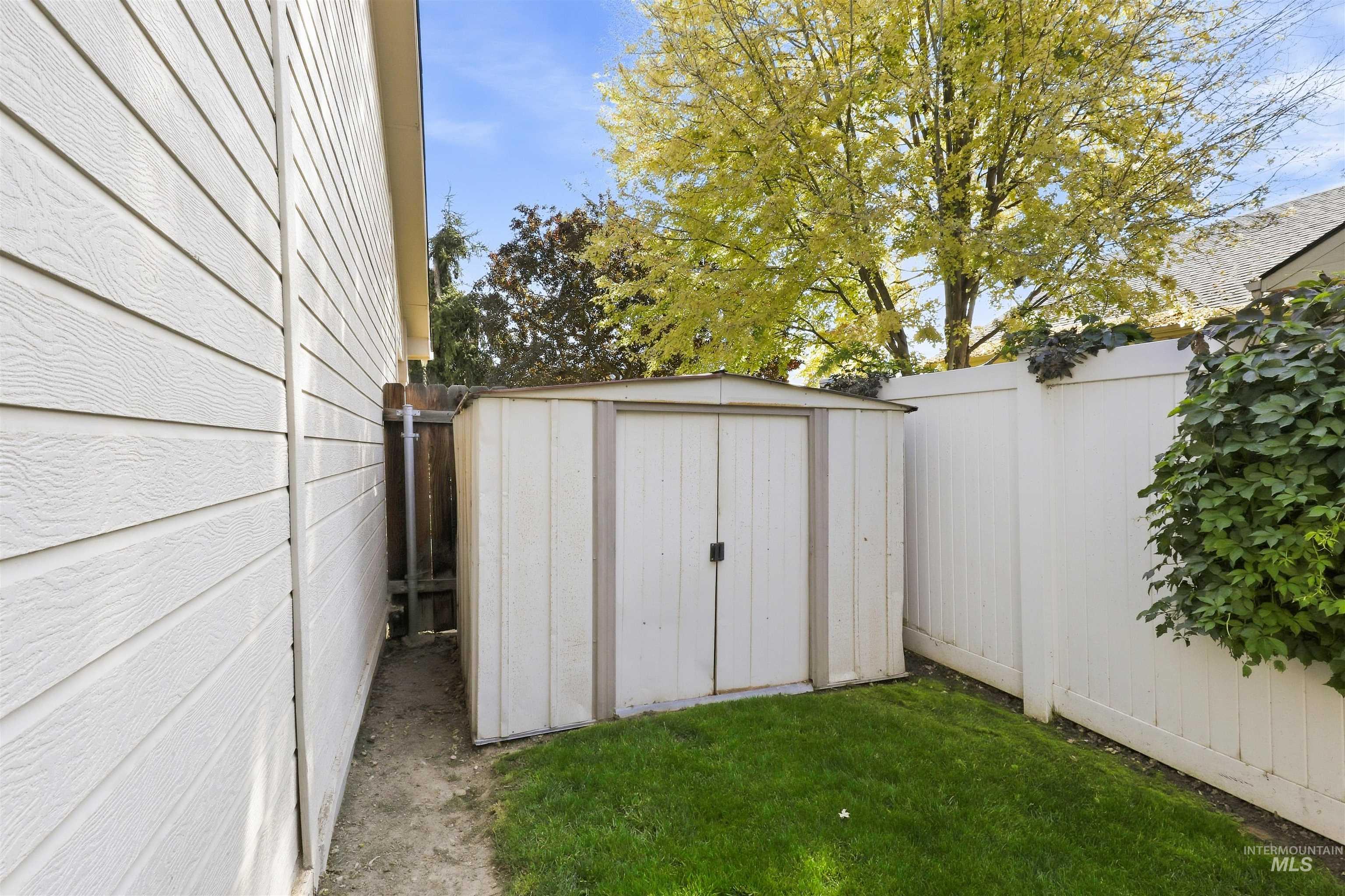 1087 S New Summer Ave Property Photo 29
