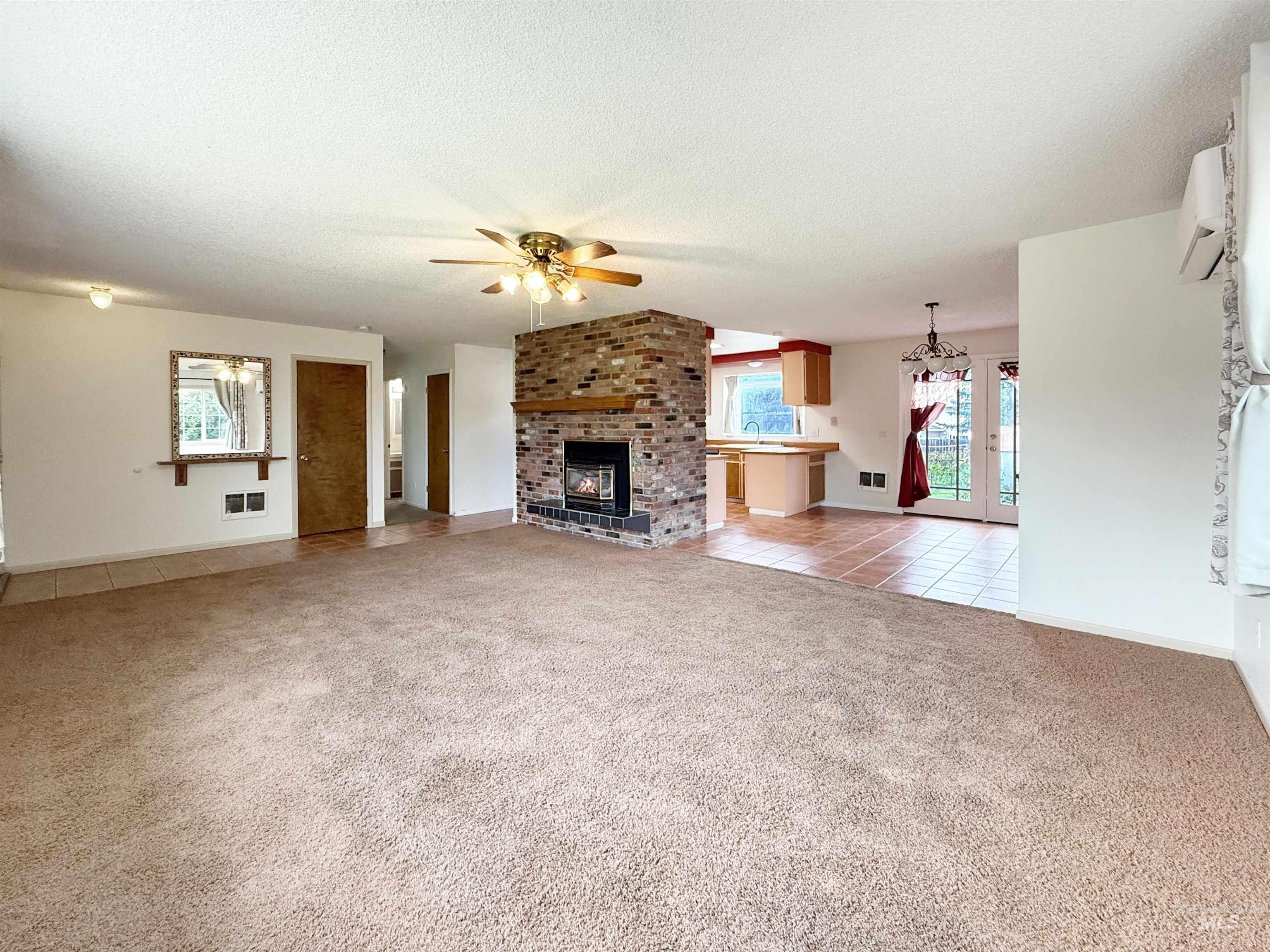 739 Maple Street Property Photo 4