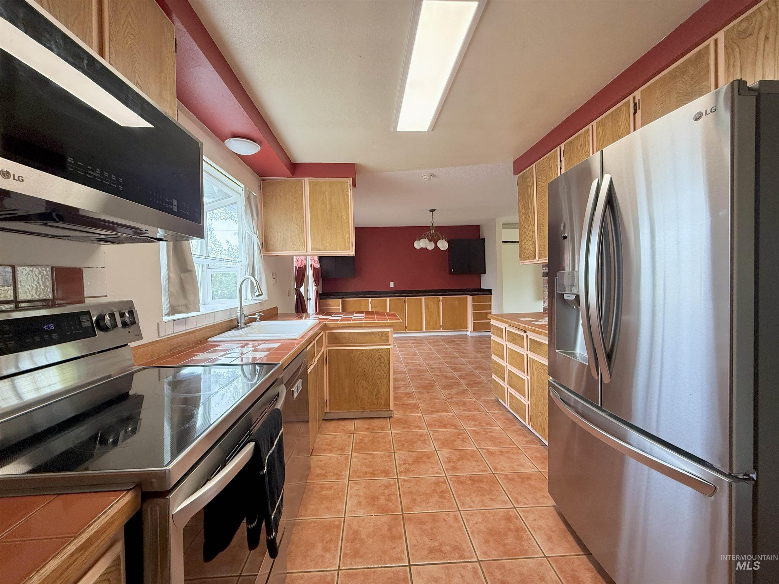 739 Maple Street Property Photo 8