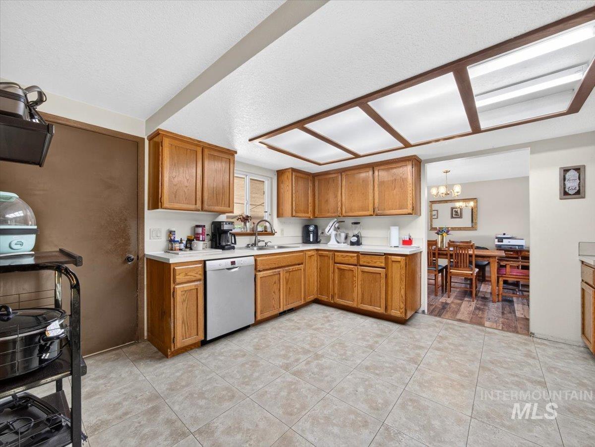 790 E 12th Street Property Photo 17